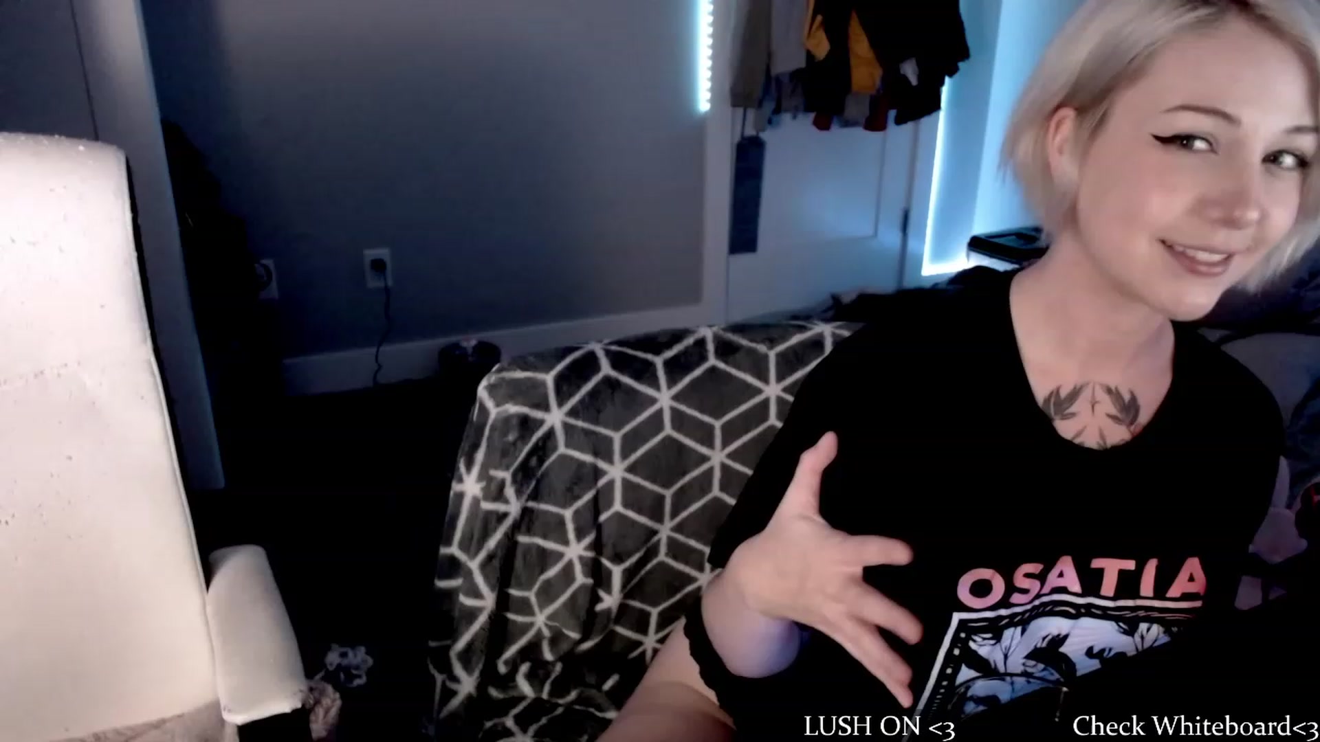 Gallery image thumbnail from cuteholly's myfreecams stream on, 10/17/2023, 05:35 image 11 of 20
