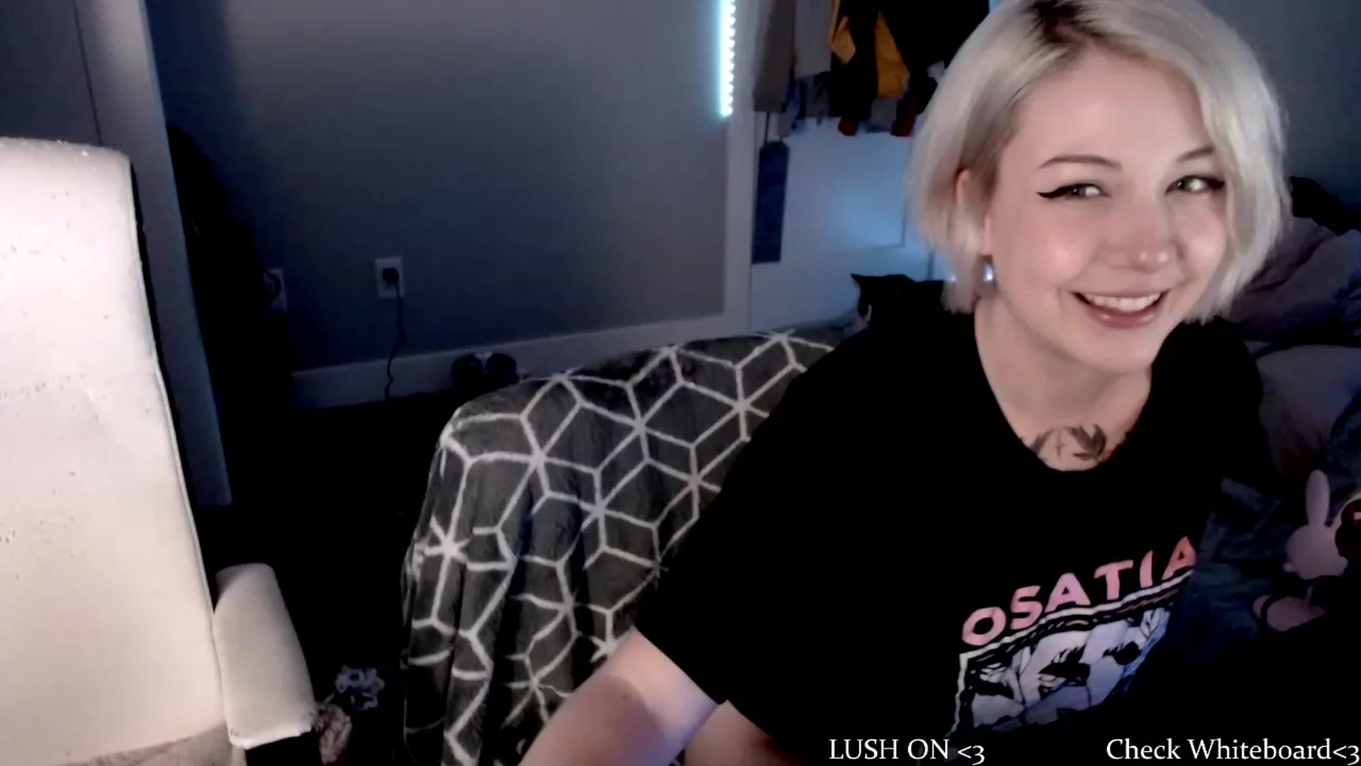 Gallery image thumbnail from cuteholly's myfreecams stream on, 10/17/2023, 05:35 image 6 of 20