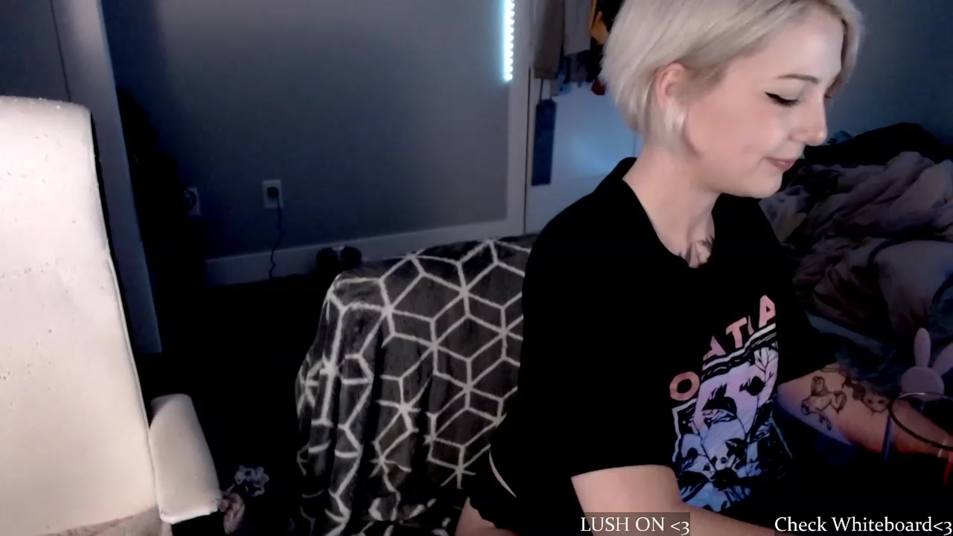 Gallery image thumbnail from cuteholly's myfreecams stream on, 10/17/2023, 05:35 image 17 of 20