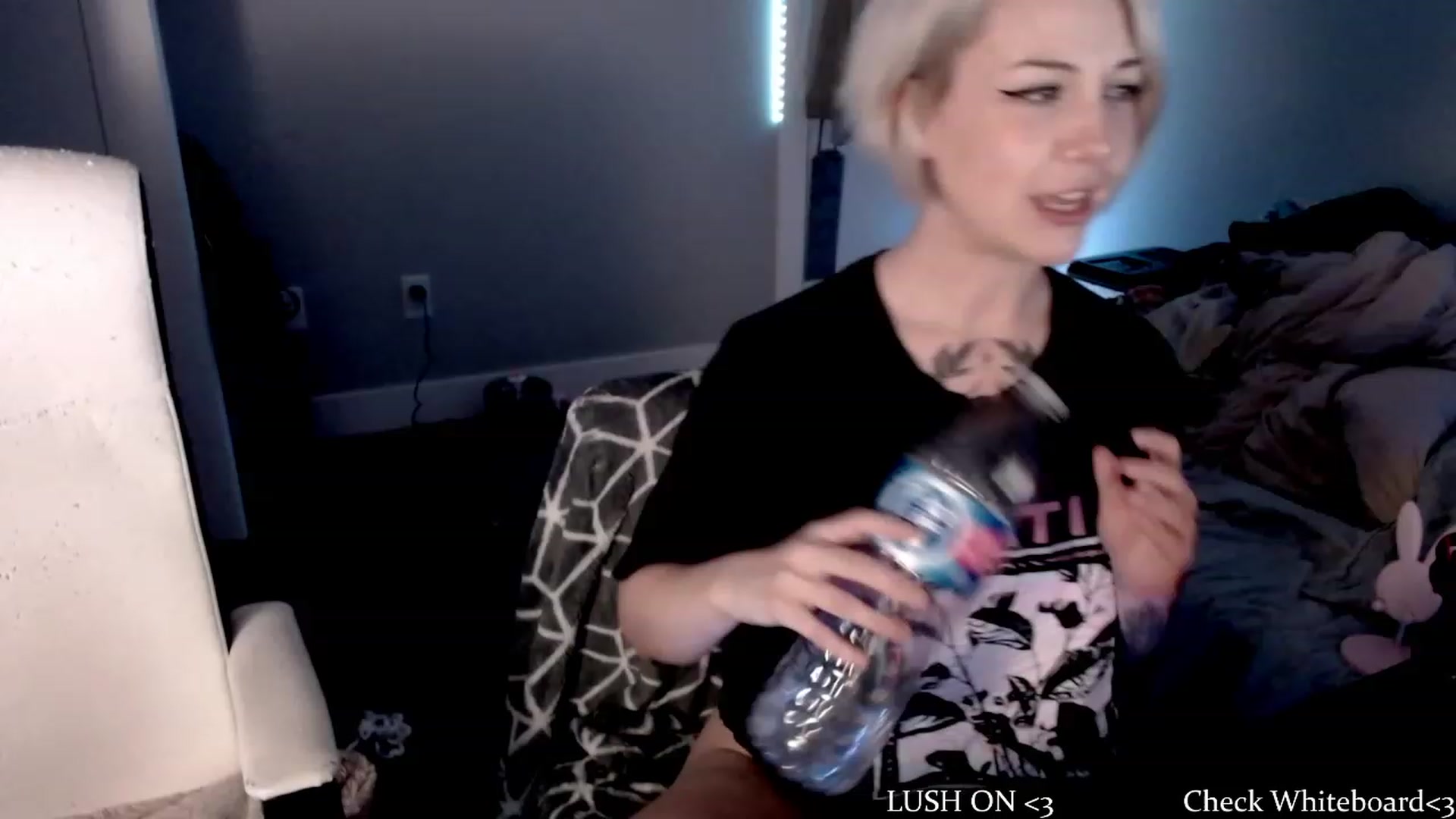Gallery image thumbnail from cuteholly's myfreecams stream on, 10/17/2023, 05:35 image 9 of 20