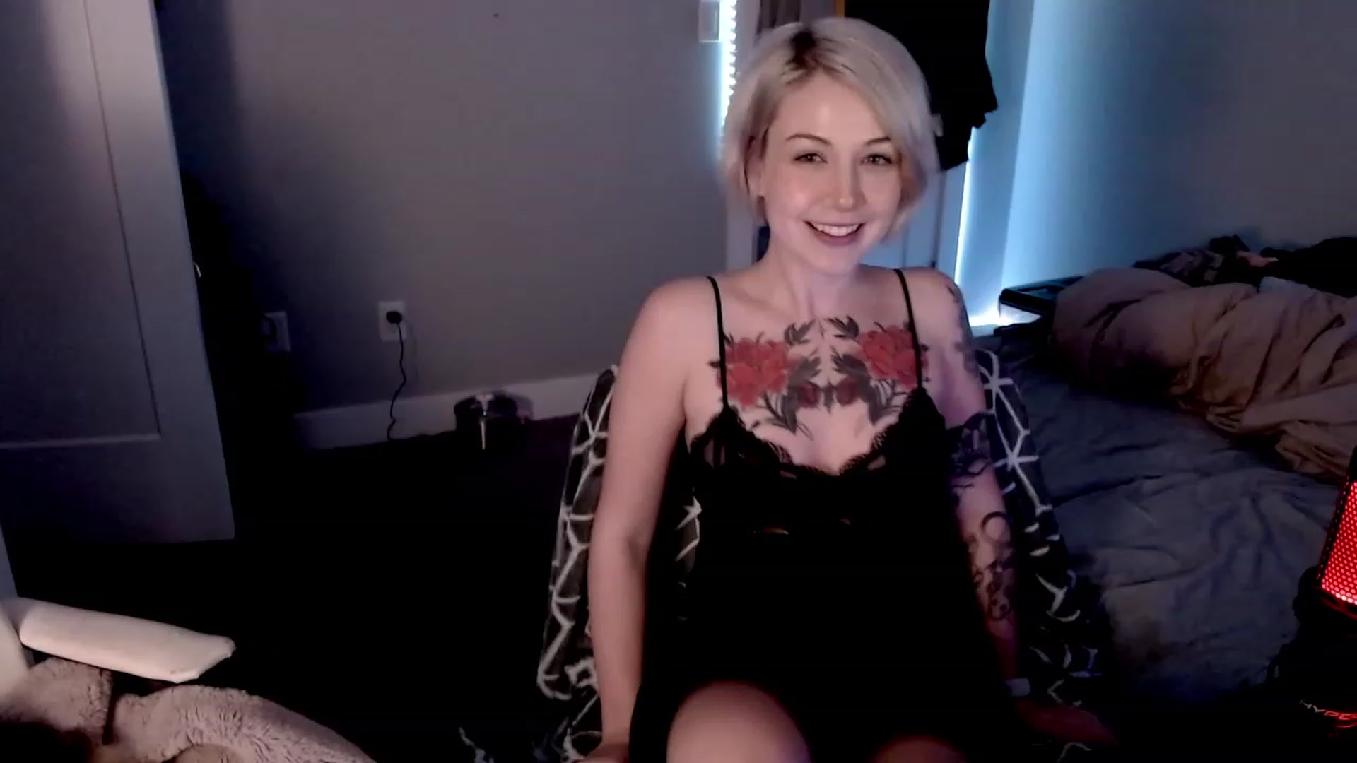 Gallery image thumbnail from cuteholly's myfreecams stream on, 10/19/2023, 05:58 image 4 of 20