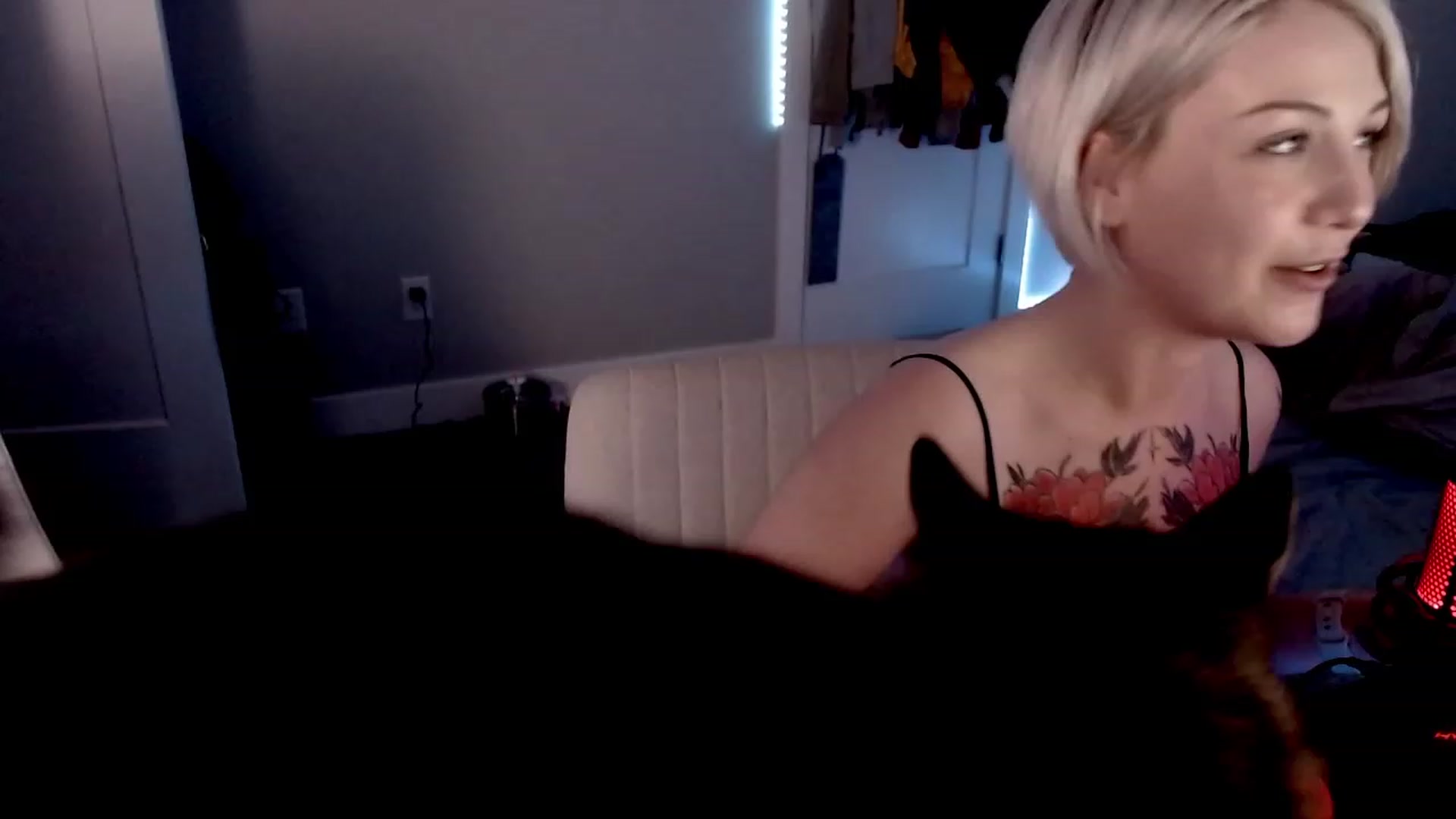 Gallery image thumbnail from cuteholly's myfreecams stream on, 10/19/2023, 05:58 image 18 of 20