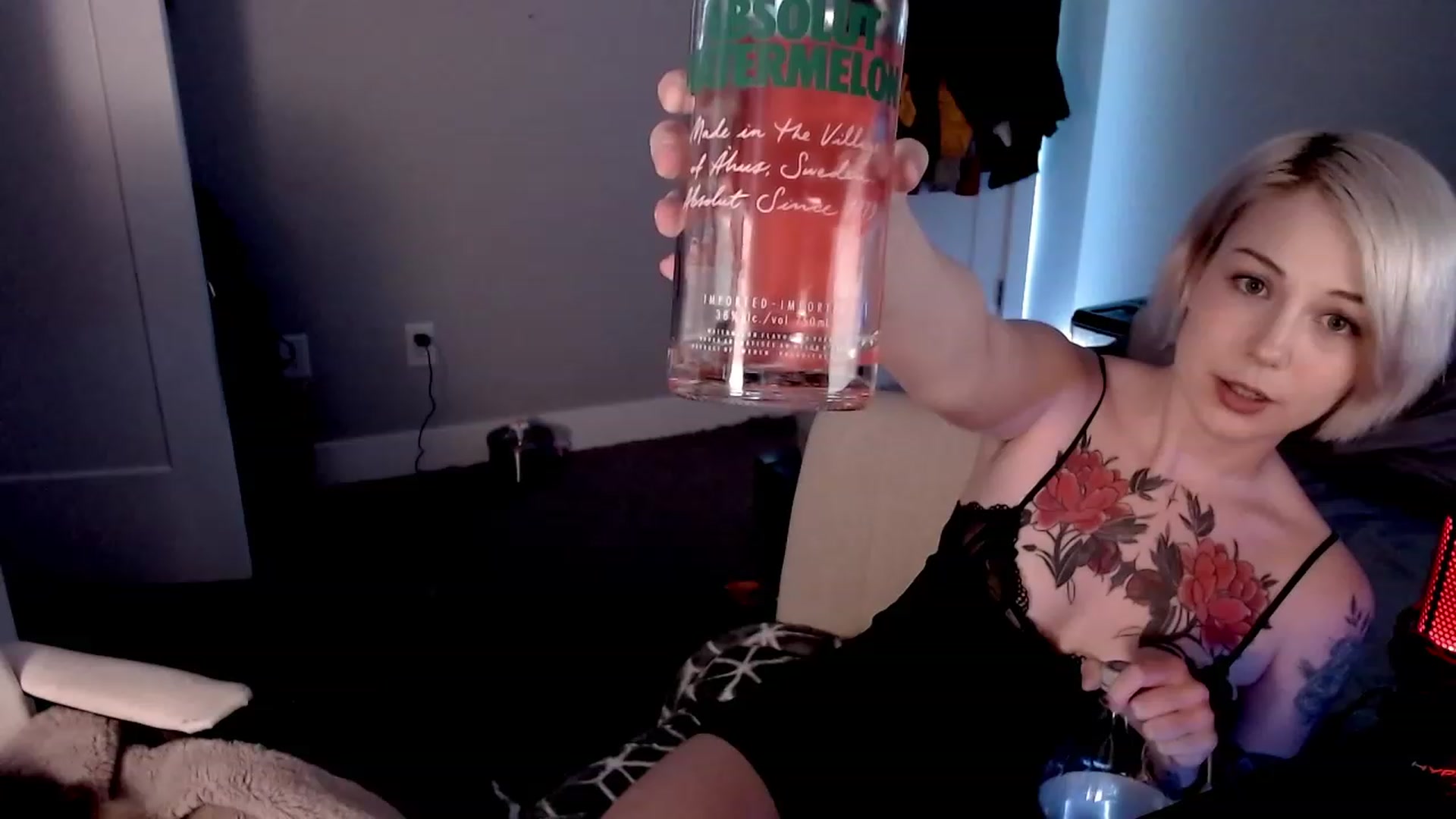 Gallery image thumbnail from cuteholly's myfreecams stream on, 10/19/2023, 05:58 image 6 of 20