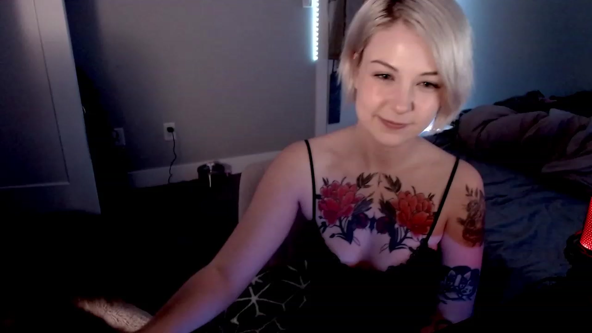 Gallery image thumbnail from cuteholly's myfreecams stream on, 10/19/2023, 05:58 image 12 of 20
