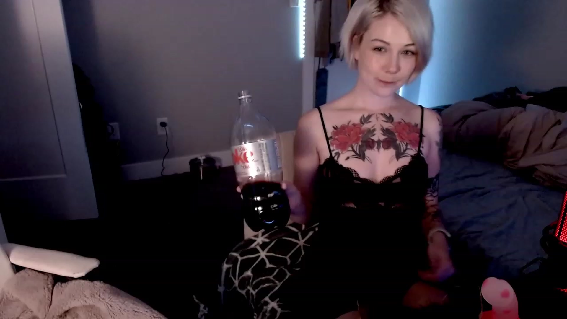 Gallery image thumbnail from cuteholly's myfreecams stream on, 10/19/2023, 05:58 image 14 of 20