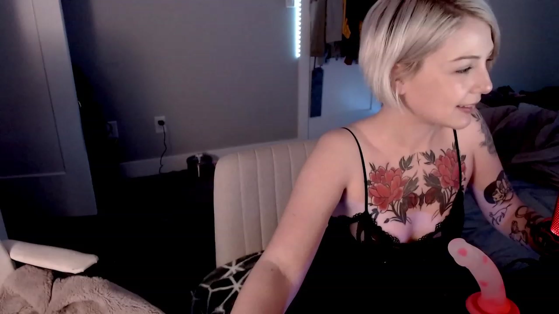Gallery image thumbnail from cuteholly's myfreecams stream on, 10/19/2023, 05:58 image 15 of 20