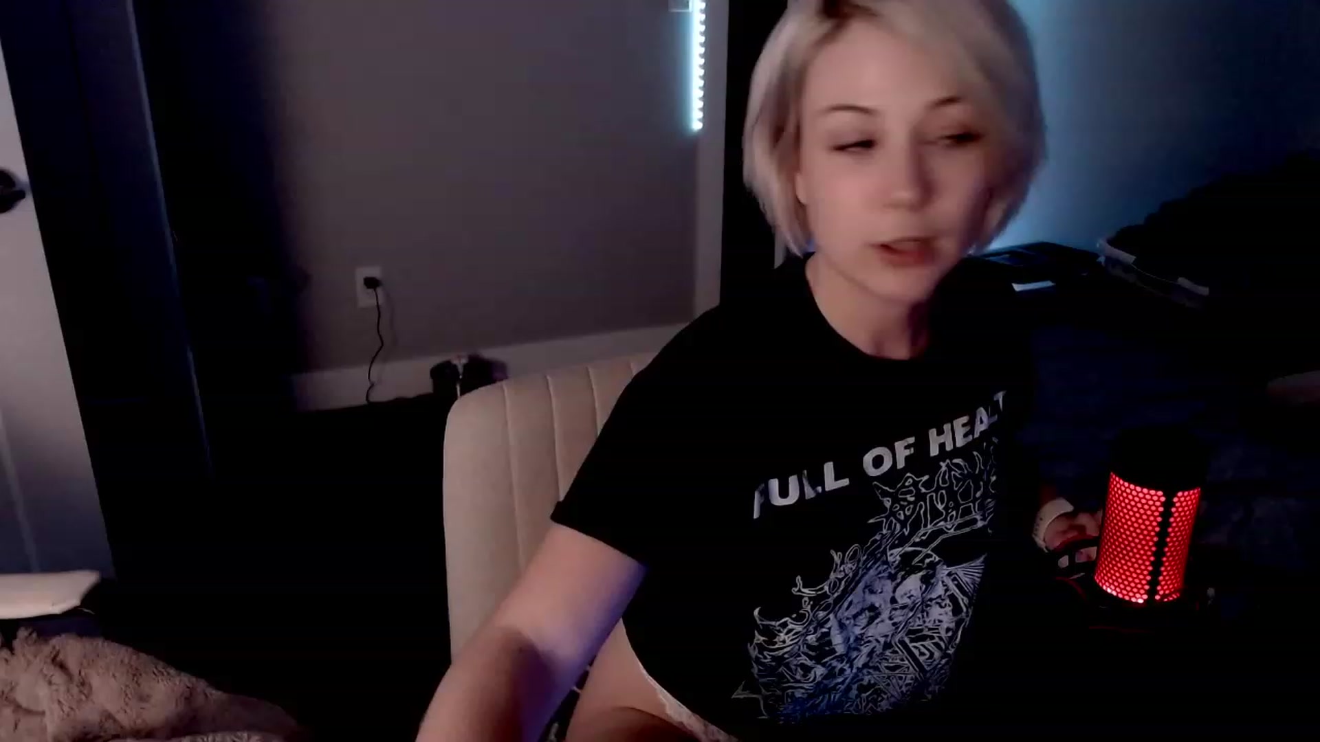 Gallery image thumbnail from cuteholly's myfreecams stream on, 10/19/2023, 11:22 image 9 of 20