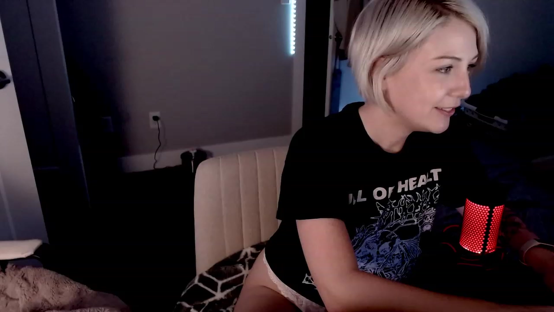 Gallery image thumbnail from cuteholly's myfreecams stream on, 10/19/2023, 11:22 image 16 of 20