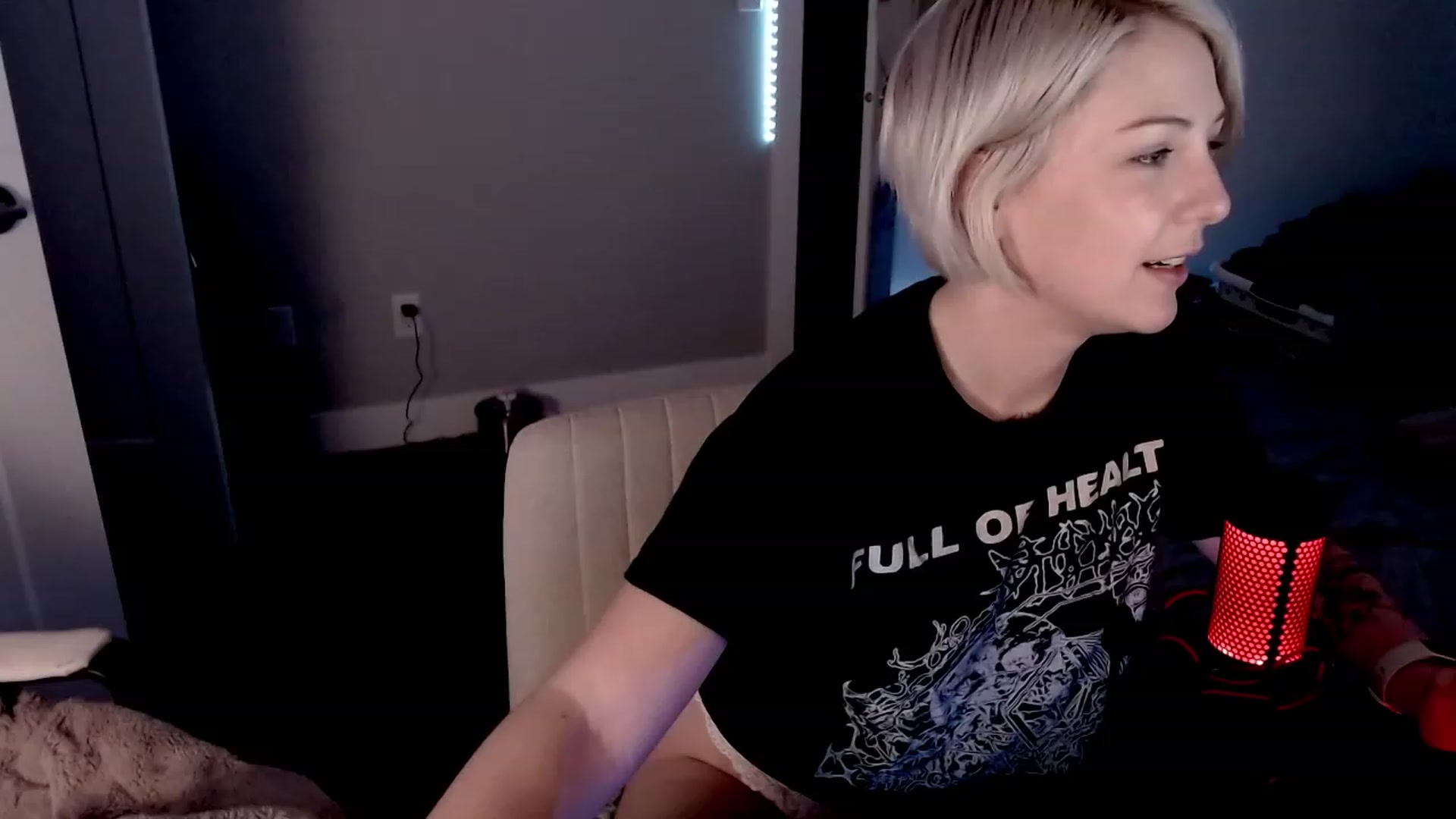 Gallery image thumbnail from cuteholly's myfreecams stream on, 10/19/2023, 11:22 image 18 of 20