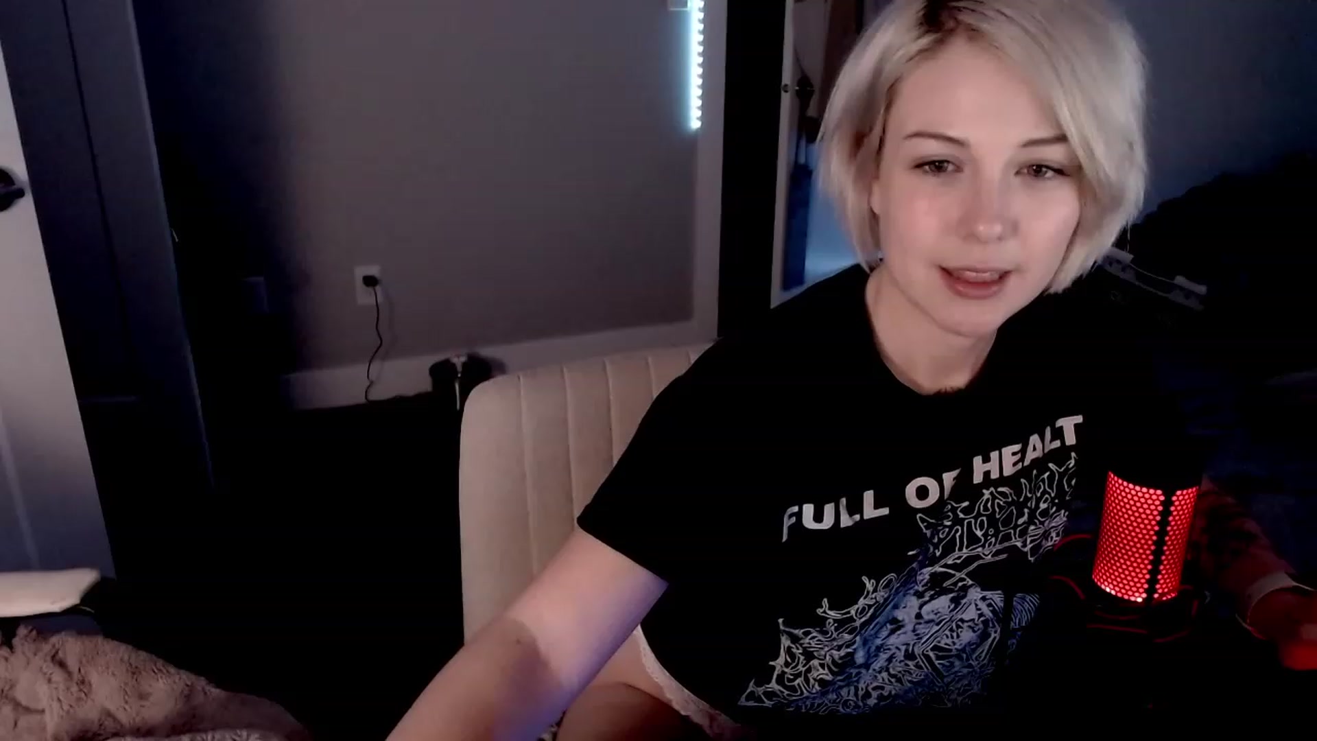 Gallery image thumbnail from cuteholly's myfreecams stream on, 10/19/2023, 11:22 image 17 of 20