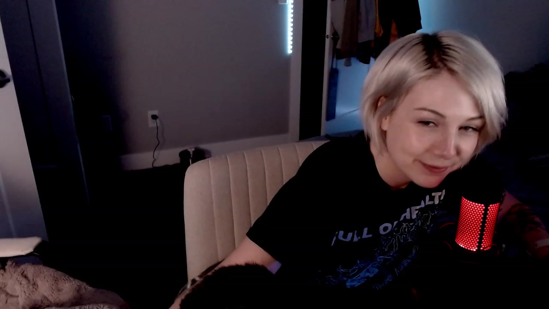 Gallery image thumbnail from cuteholly's myfreecams stream on, 10/19/2023, 11:22 image 10 of 20