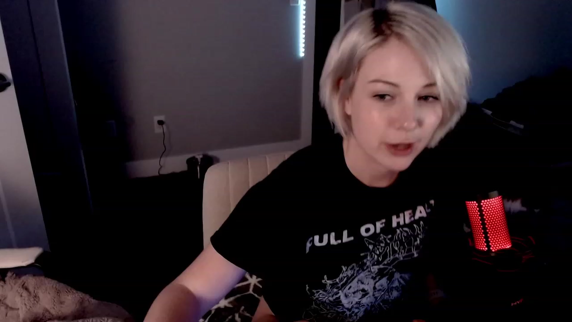 Gallery image thumbnail from cuteholly's myfreecams stream on, 10/19/2023, 11:22 image 2 of 20