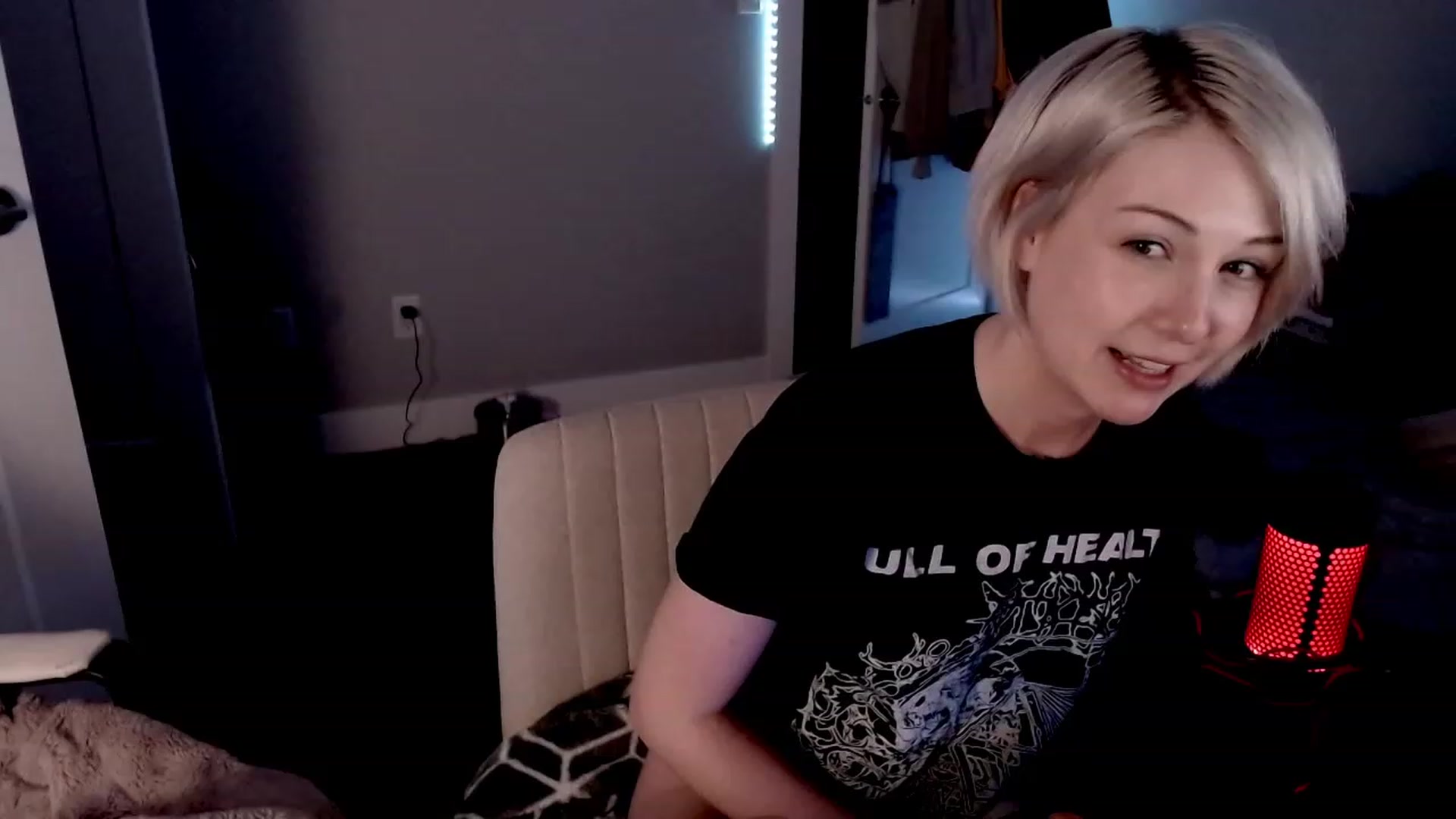 Gallery image thumbnail from cuteholly's myfreecams stream on, 10/19/2023, 11:22 image 3 of 20