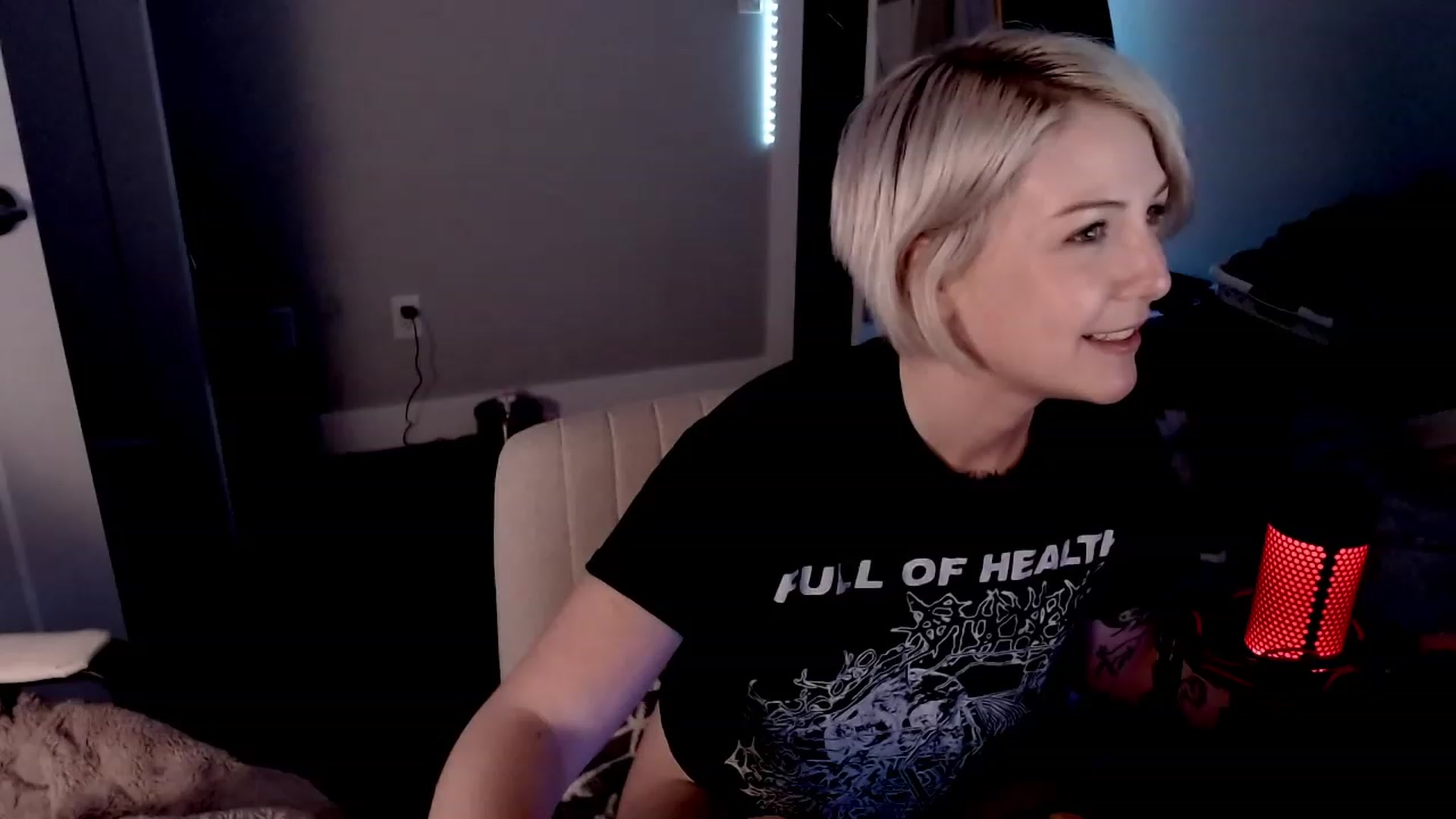 Gallery image thumbnail from cuteholly's myfreecams stream on, 10/19/2023, 11:22 image 8 of 20