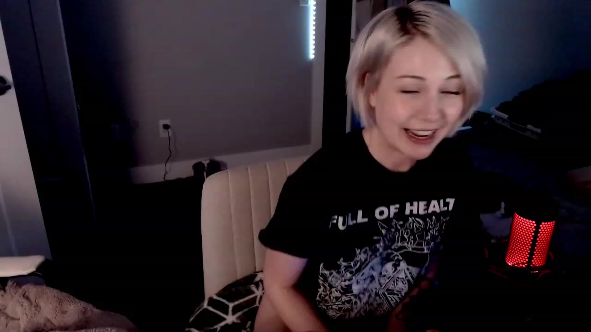 Gallery image thumbnail from cuteholly's myfreecams stream on, 10/19/2023, 11:22 image 5 of 20