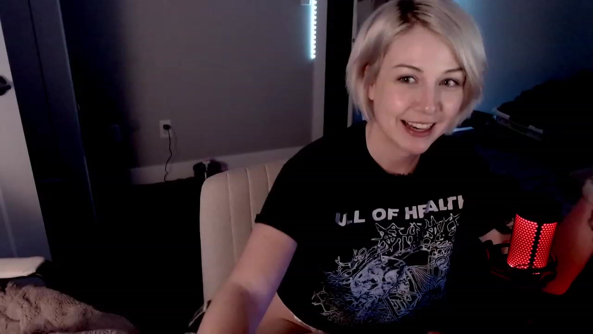 Gallery image thumbnail from cuteholly's myfreecams stream on, 10/19/2023, 11:22 image 6 of 20