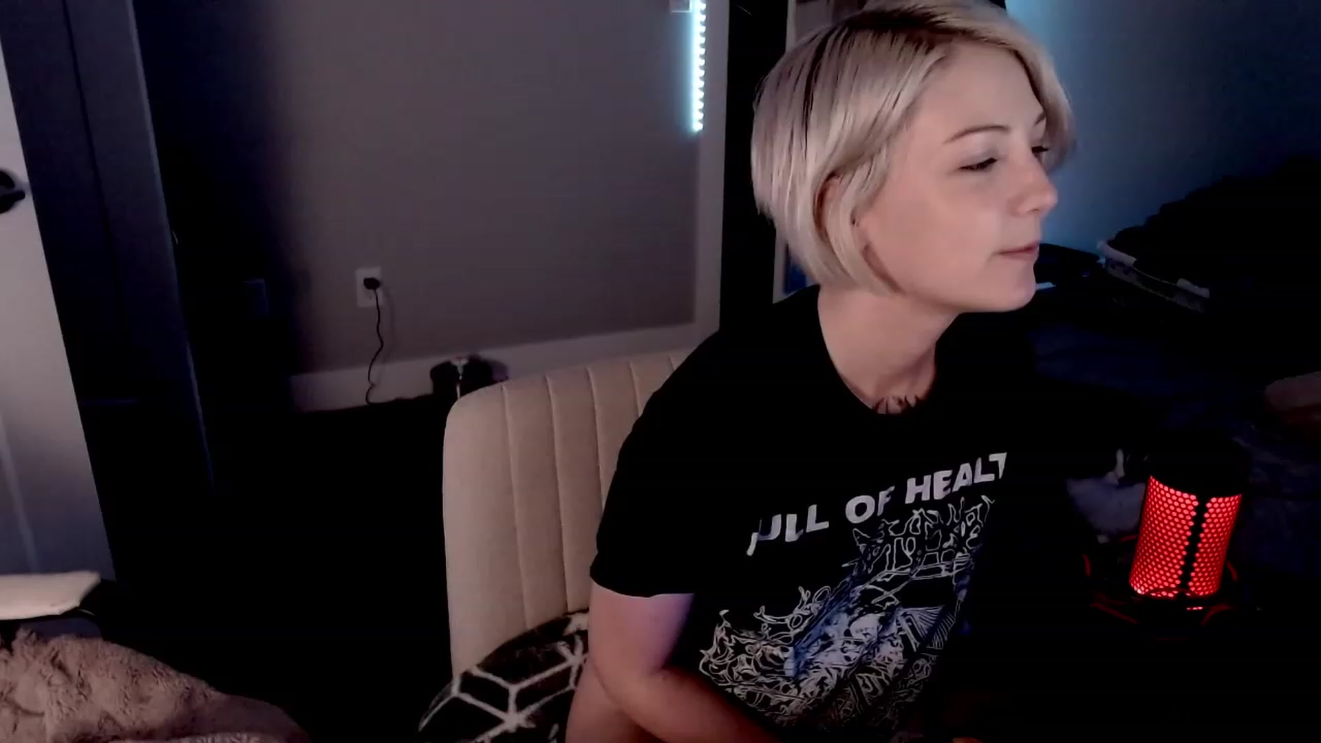 Gallery image thumbnail from cuteholly's myfreecams stream on, 10/19/2023, 11:22 image 7 of 20