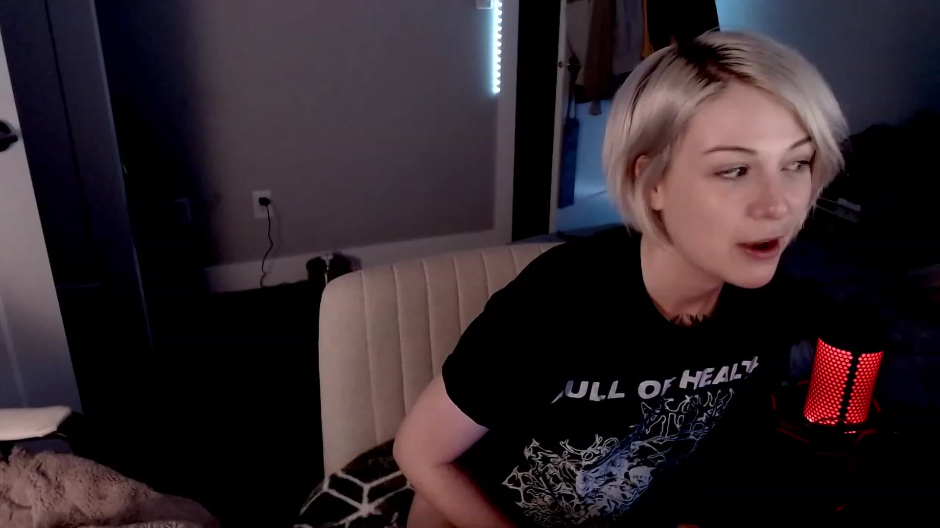 Gallery image thumbnail from cuteholly's myfreecams stream on, 10/19/2023, 11:22 image 4 of 20