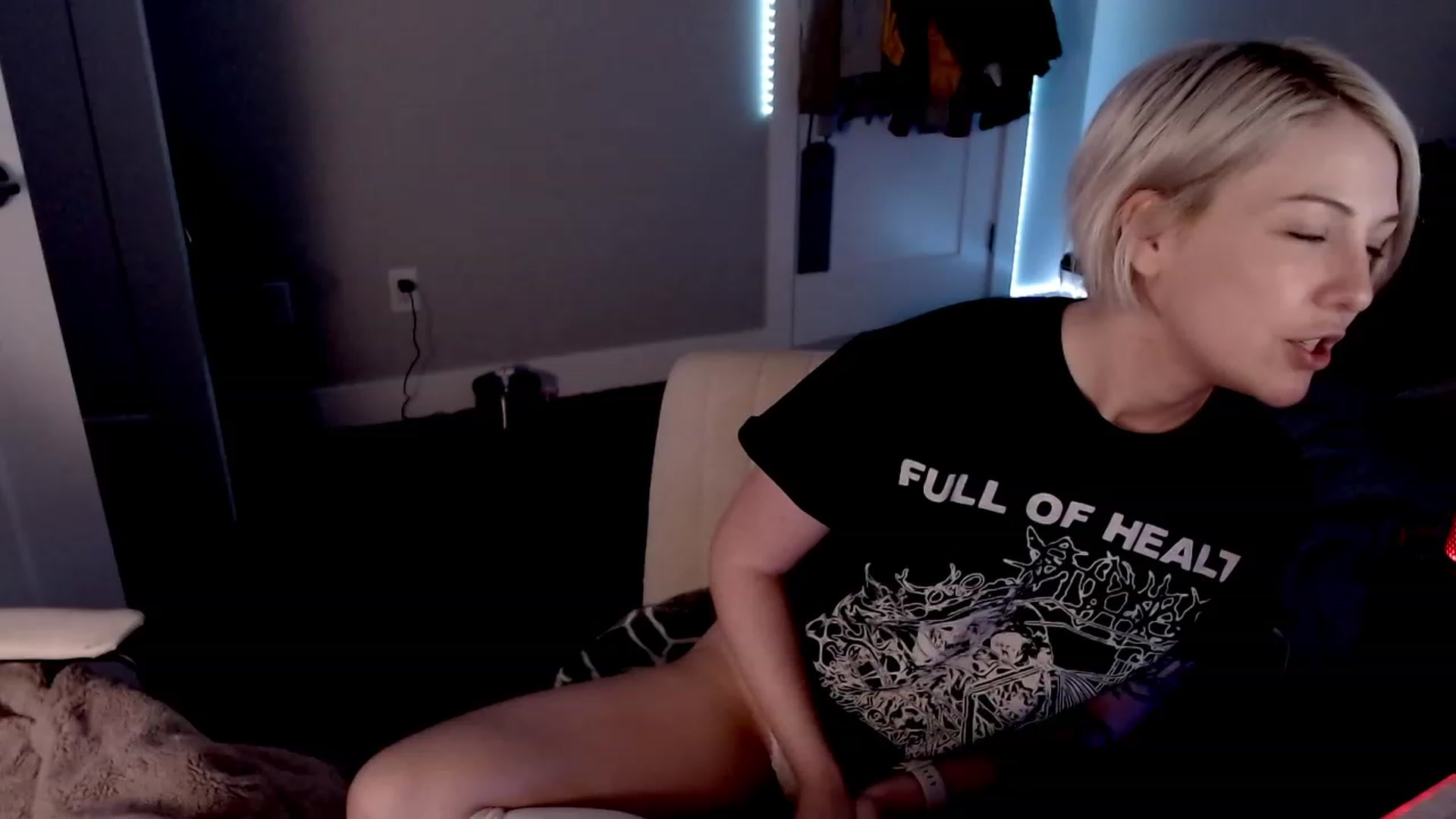 Gallery image thumbnail from cuteholly's myfreecams stream on, 10/19/2023, 12:09 image 9 of 20