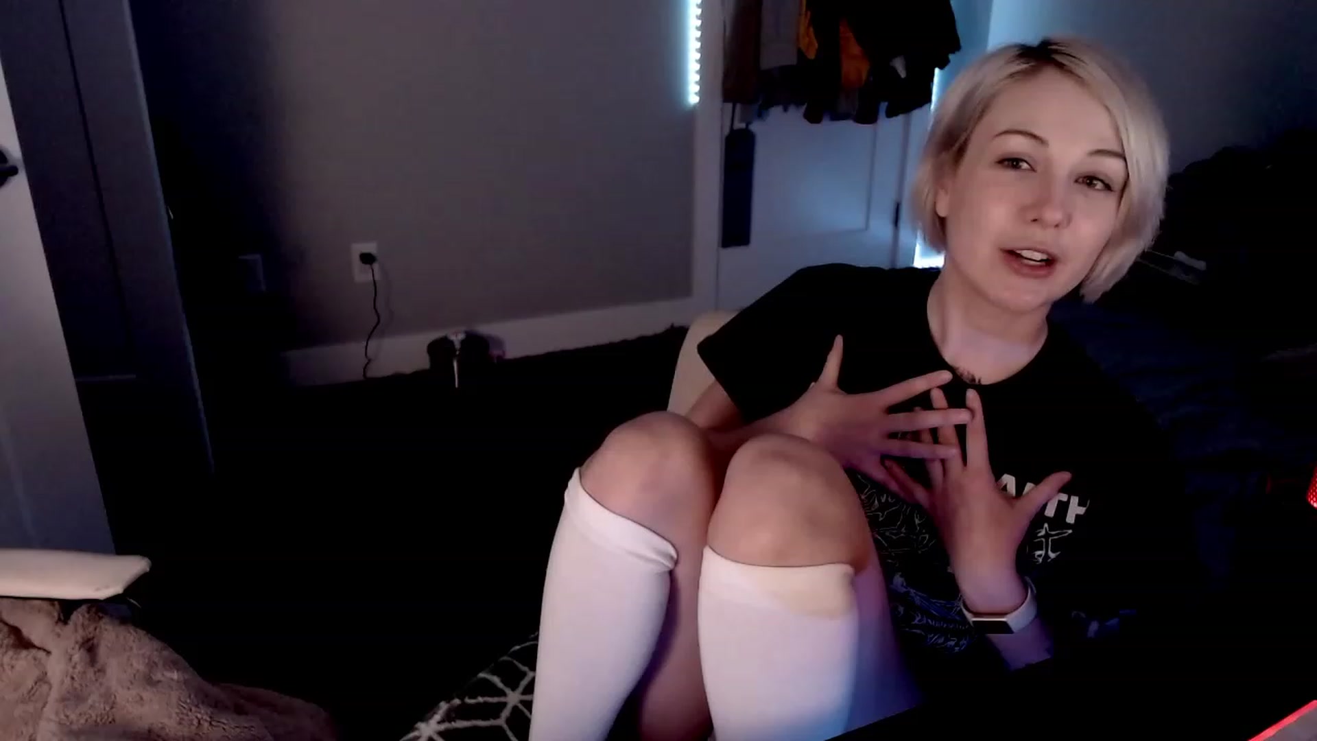 Gallery image thumbnail from cuteholly's myfreecams stream on, 10/19/2023, 12:09 image 6 of 20