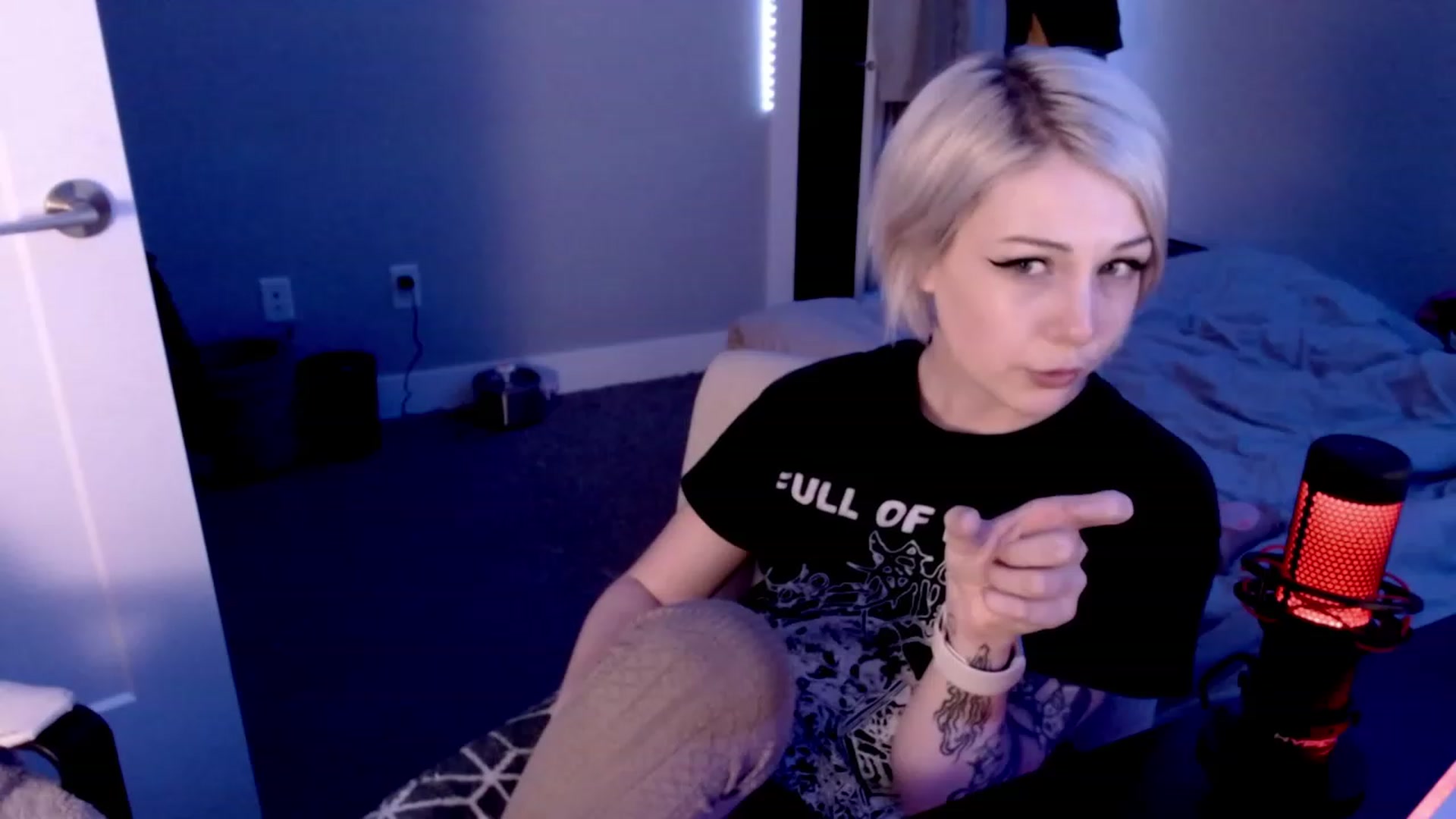 Gallery image thumbnail from cuteholly's myfreecams stream on, 10/20/2023, 10:01 image 2 of 20