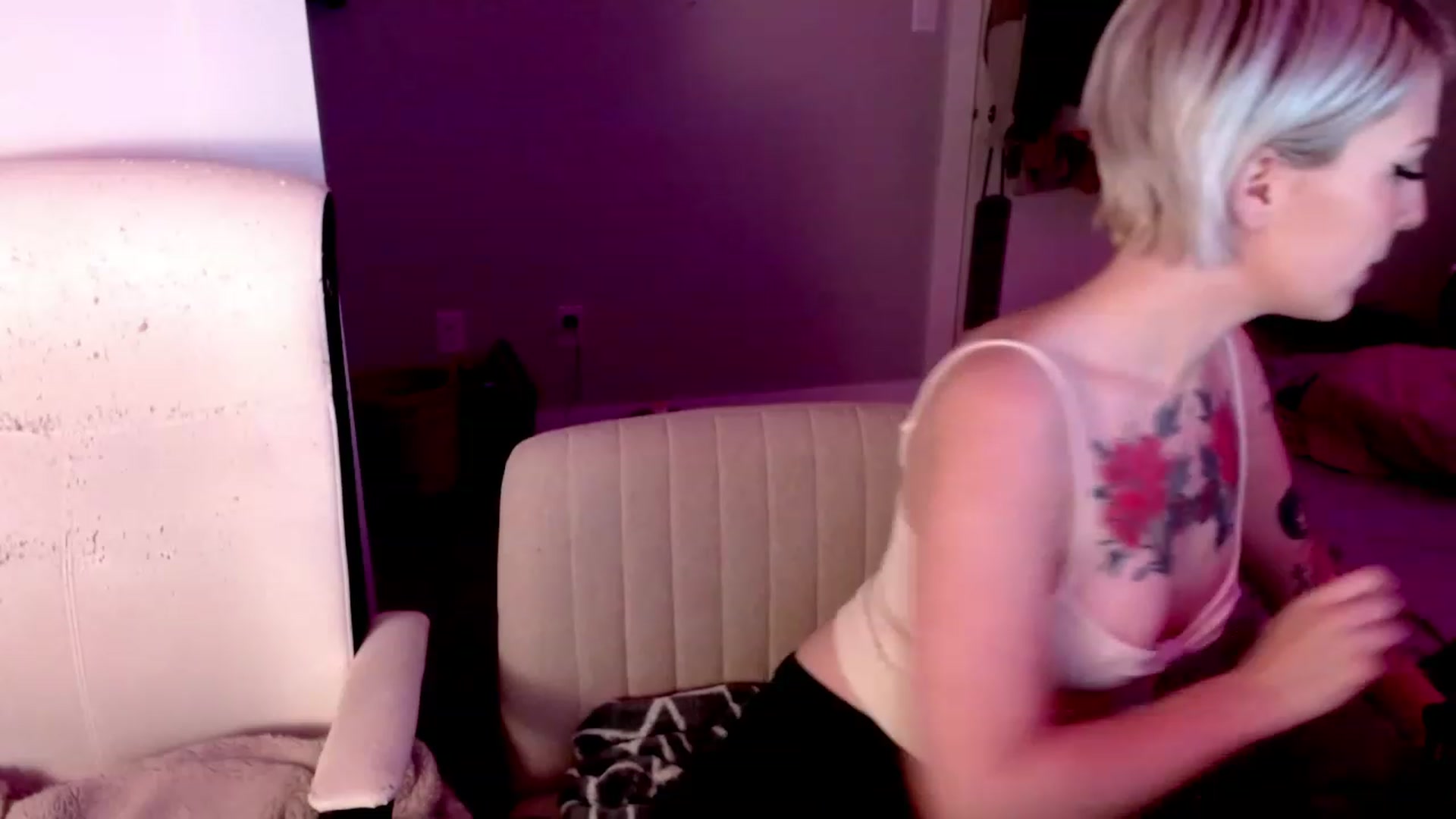 Gallery image thumbnail from cuteholly's myfreecams stream on, 10/23/2023, 21:21 image 10 of 20