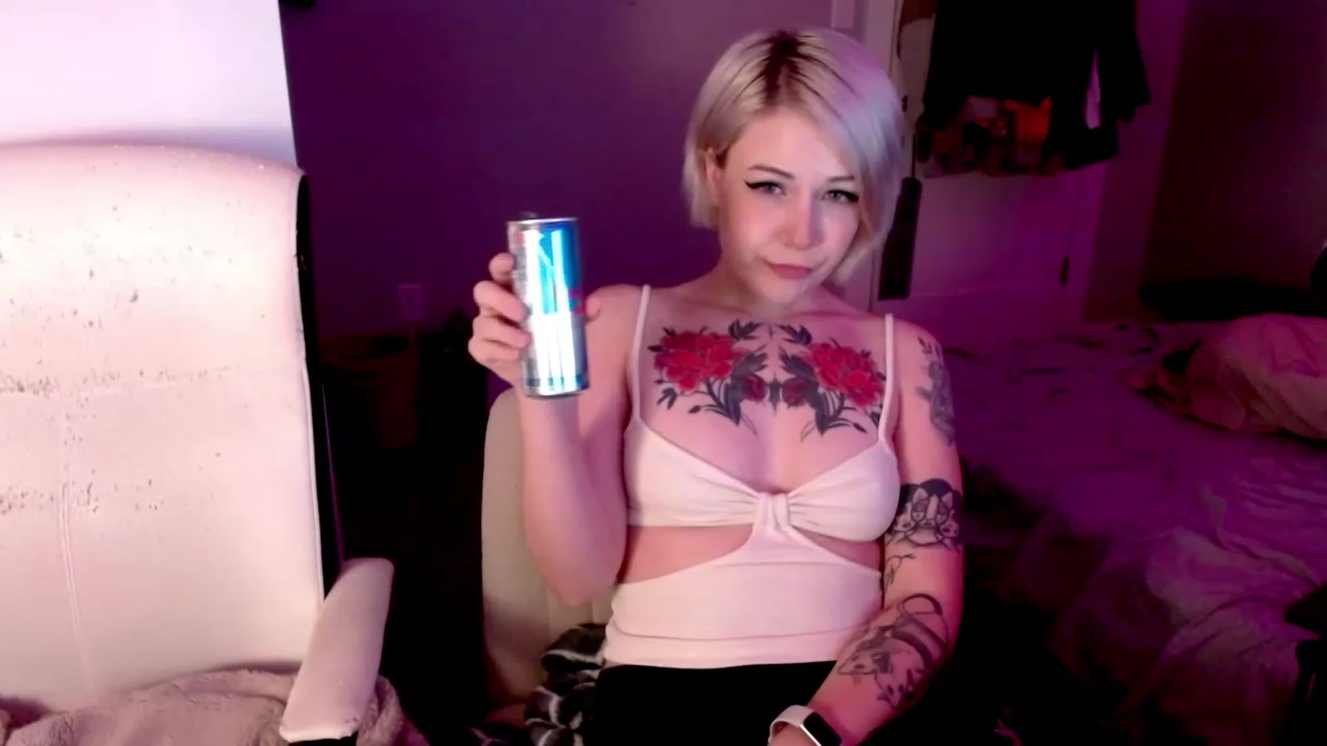 Gallery image thumbnail from cuteholly's myfreecams stream on, 10/23/2023, 21:21 image 9 of 20
