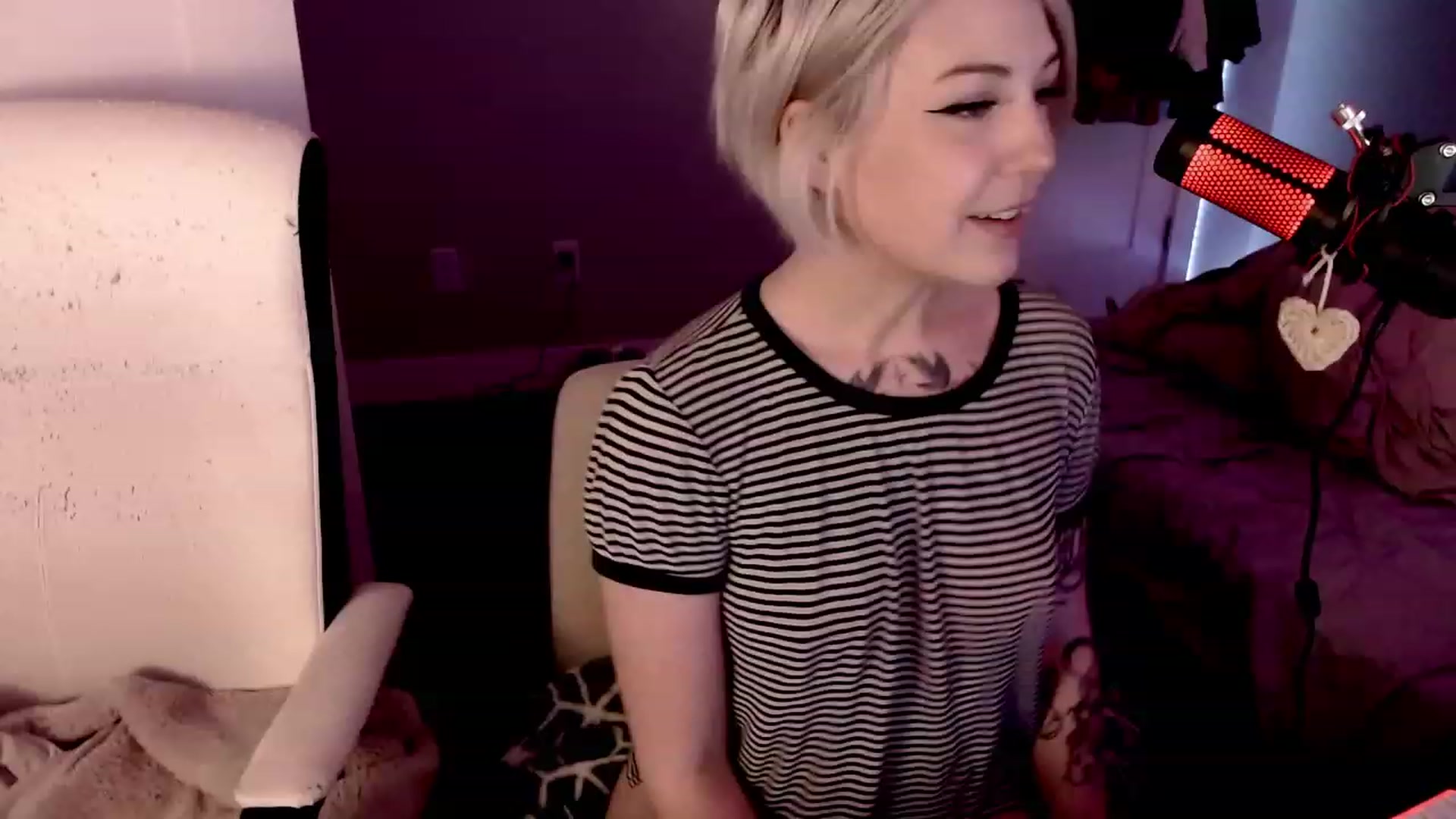 Gallery image thumbnail from cuteholly's myfreecams stream on, 10/27/2023, 19:46 image 17 of 20