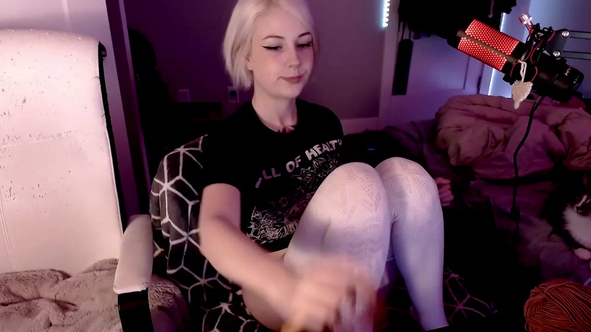 Gallery image thumbnail from cuteholly's myfreecams stream on, 10/31/2023, 21:28 image 10 of 20