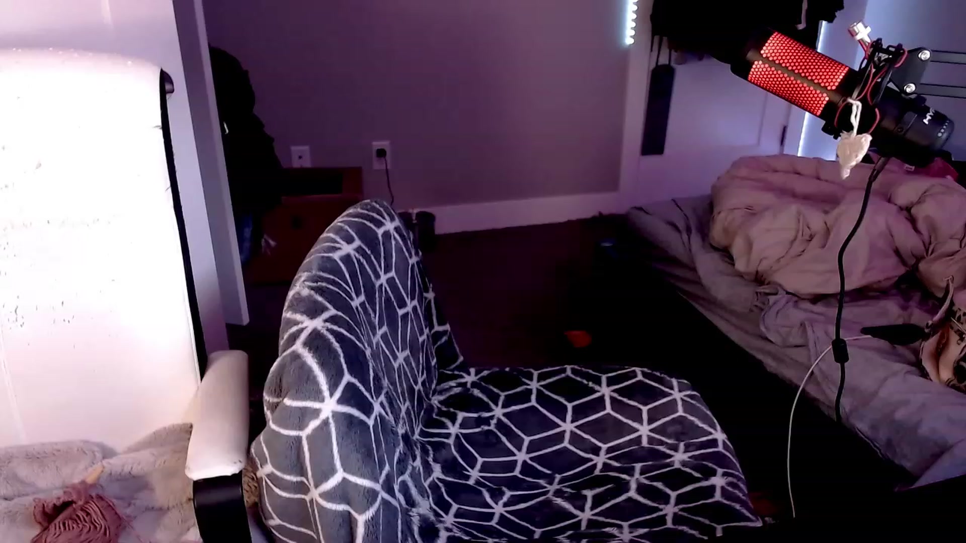 Gallery image thumbnail from cuteholly's myfreecams stream on, 10/31/2023, 21:28 image 12 of 20