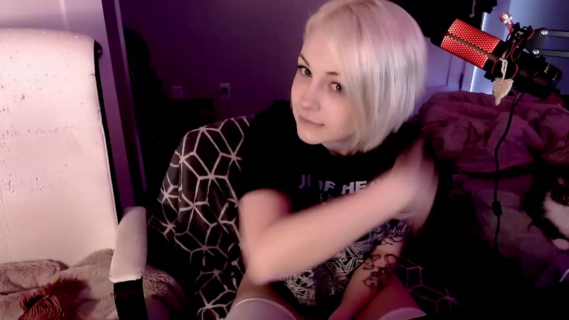 Gallery image thumbnail from cuteholly's myfreecams stream on, 10/31/2023, 21:28 image 11 of 20
