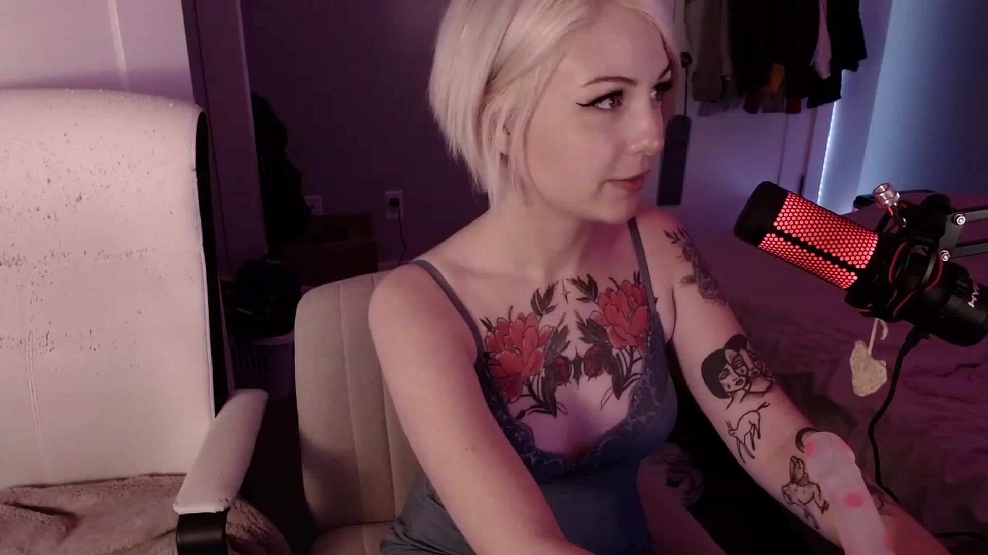 Gallery image thumbnail from cuteholly's myfreecams stream on, 11/02/2023, 04:31 image 3 of 20