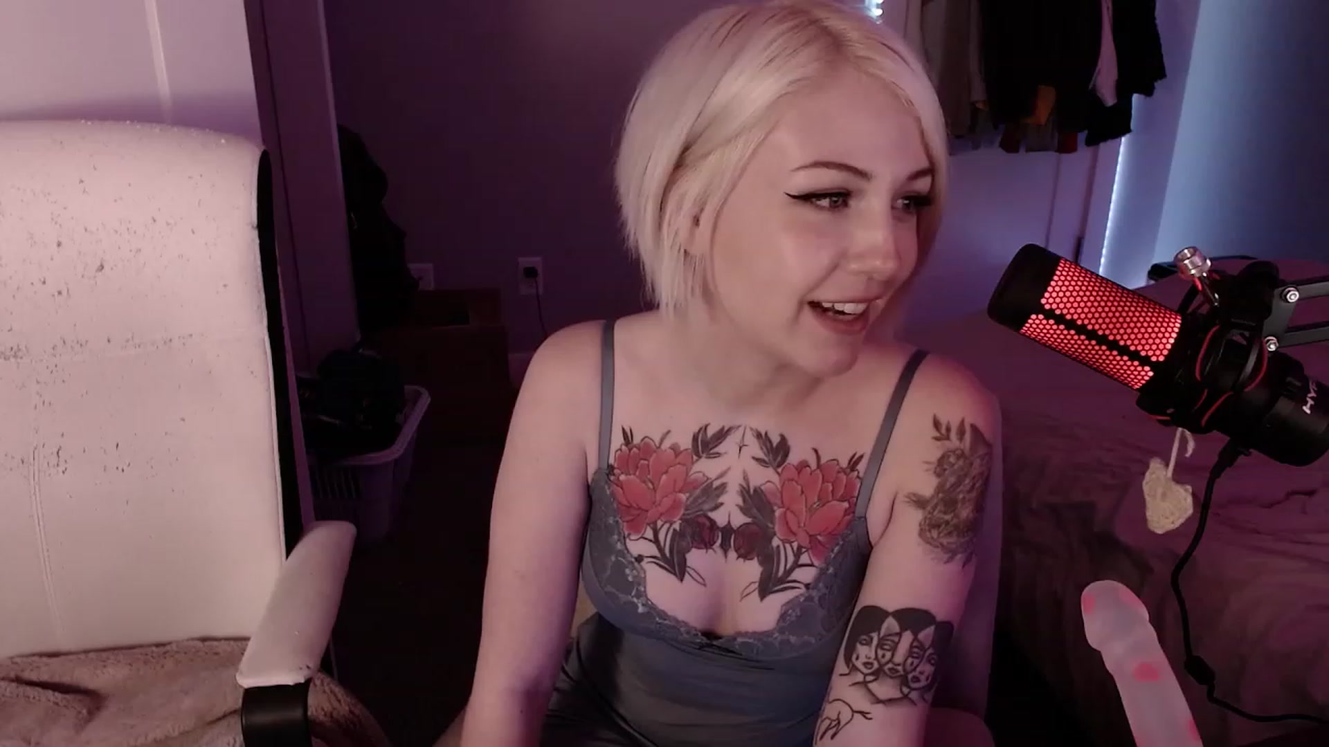 Gallery image thumbnail from cuteholly's myfreecams stream on, 11/02/2023, 04:31 image 12 of 20