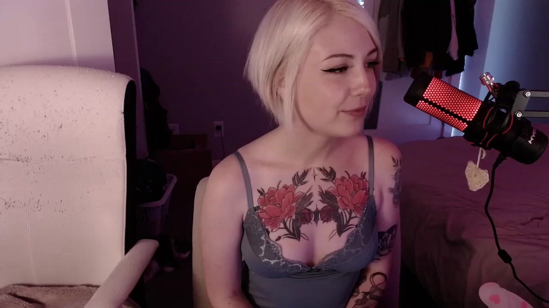 Gallery image thumbnail from cuteholly's myfreecams stream on, 11/02/2023, 07:06 image 4 of 20