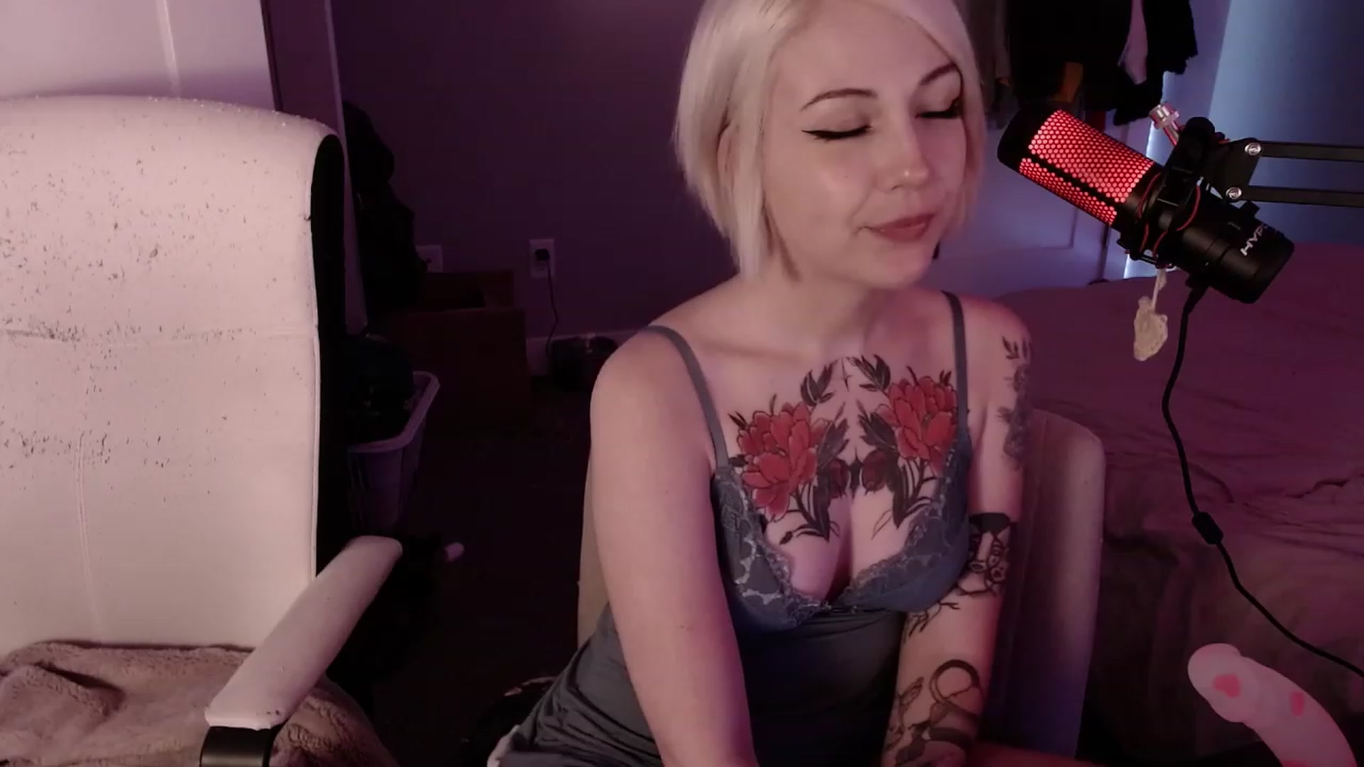 Gallery image thumbnail from cuteholly's myfreecams stream on, 11/02/2023, 07:06 image 3 of 20