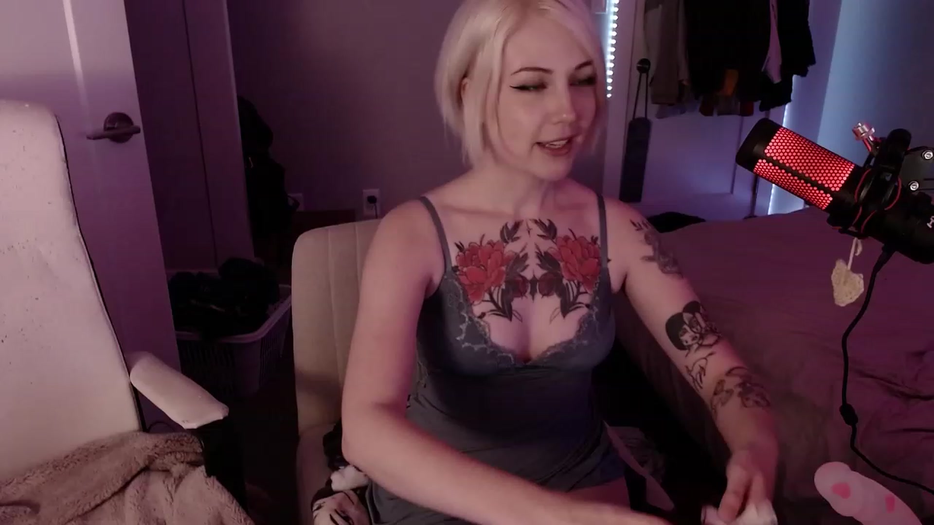 Gallery image thumbnail from cuteholly's myfreecams stream on, 11/02/2023, 07:06 image 10 of 20