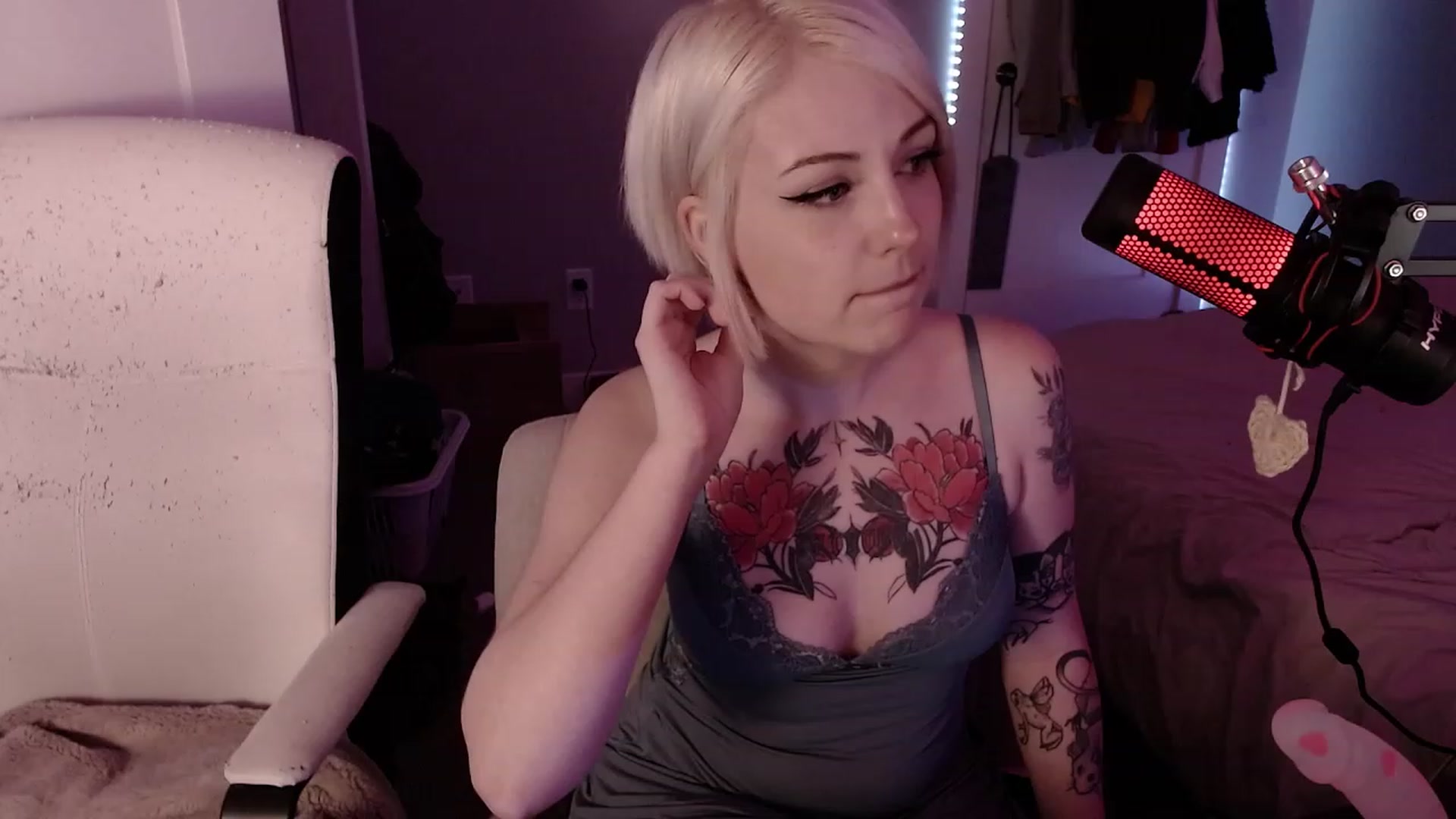 Gallery image thumbnail from cuteholly's myfreecams stream on, 11/02/2023, 07:06 image 2 of 20