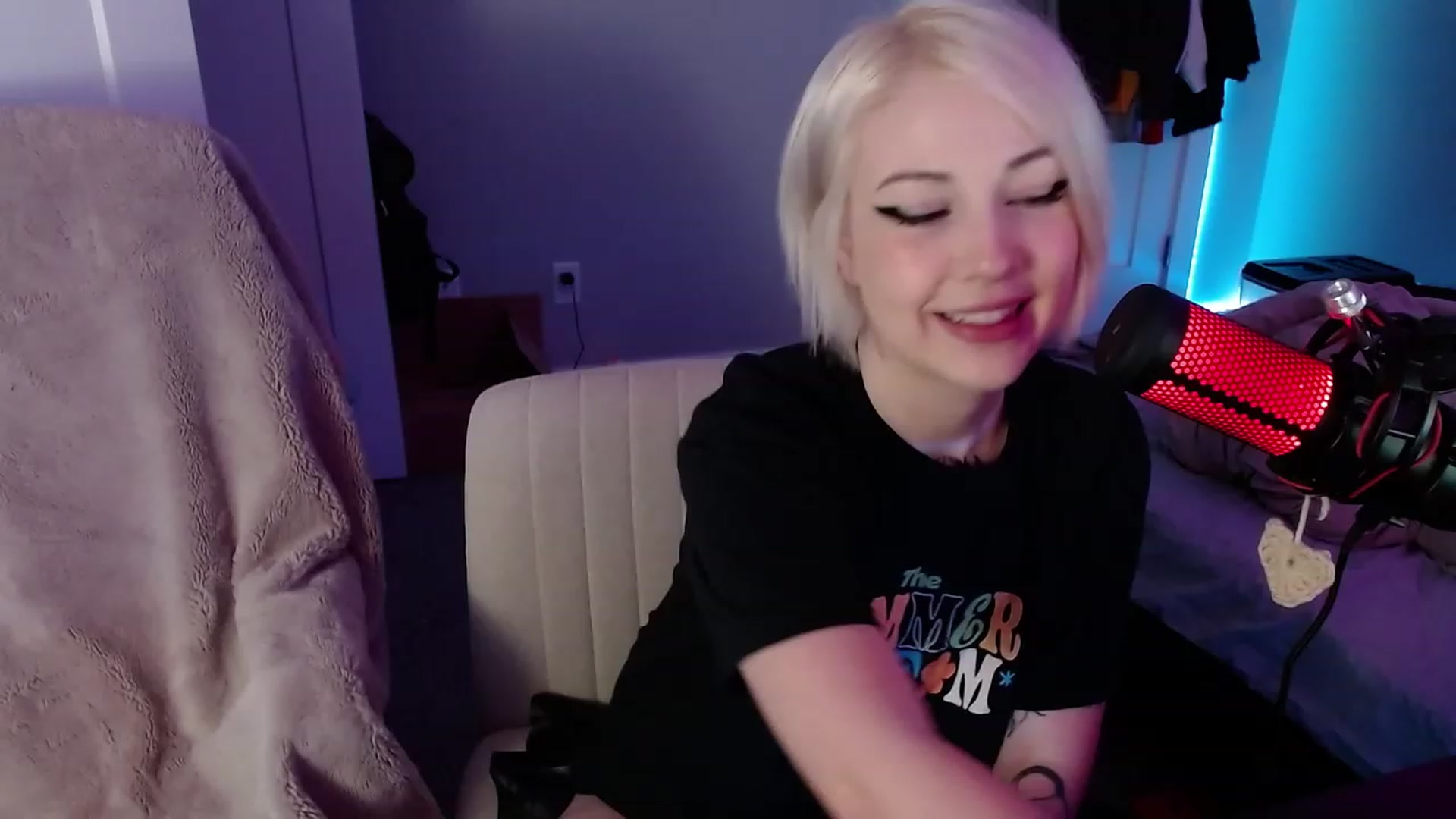 Gallery image thumbnail from cuteholly's myfreecams stream on, 11/03/2023, 04:42 image 12 of 20