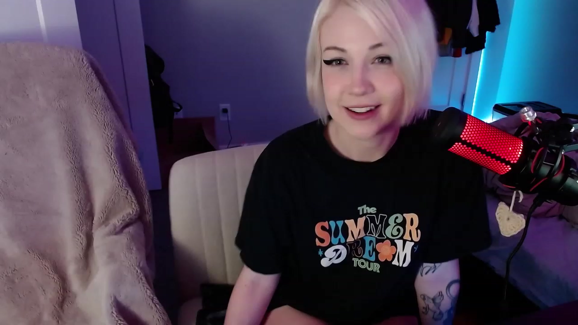 Gallery image thumbnail from cuteholly's myfreecams stream on, 11/03/2023, 04:42 image 9 of 20