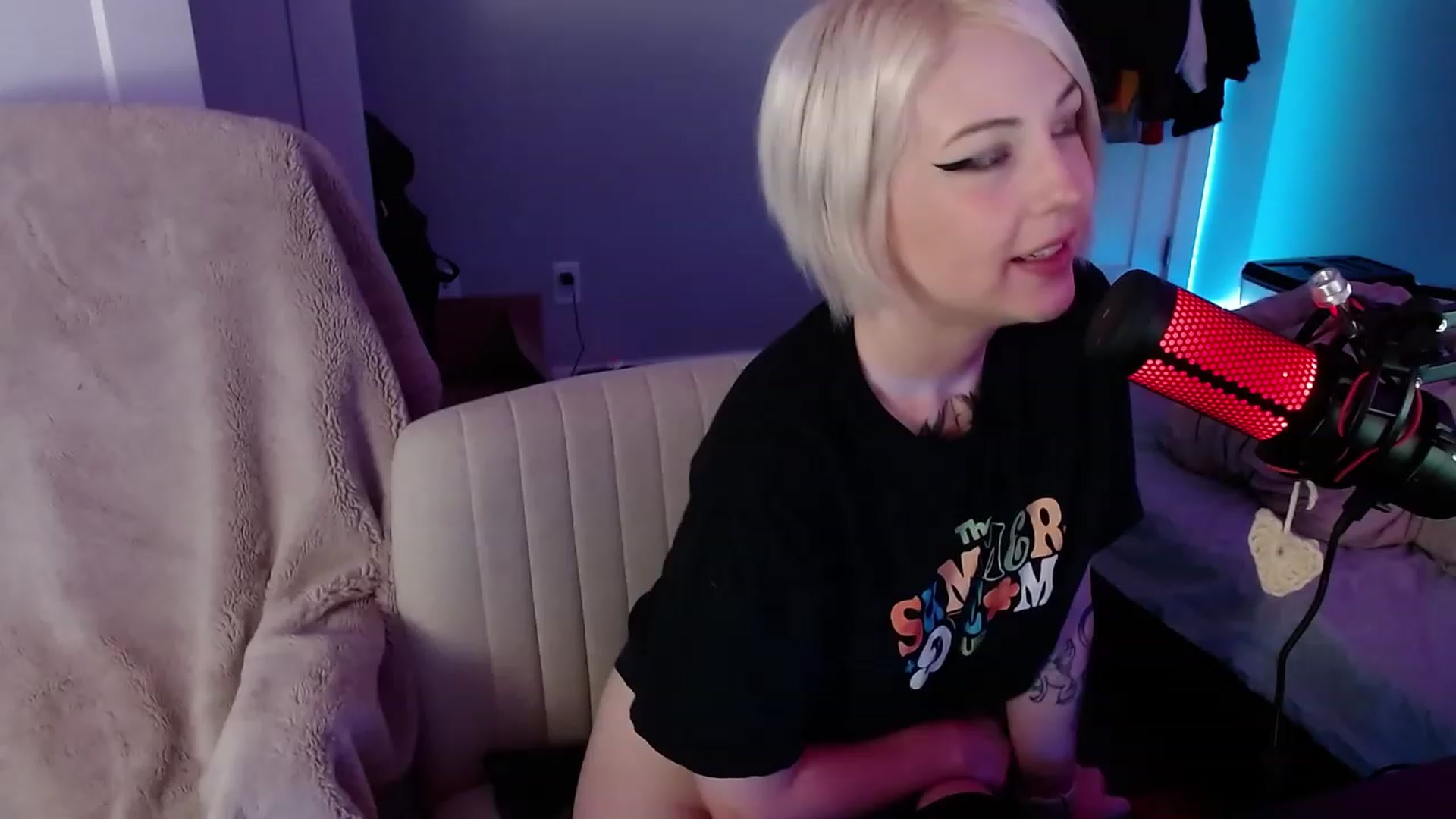 Gallery image thumbnail from cuteholly's myfreecams stream on, 11/03/2023, 04:42 image 7 of 20