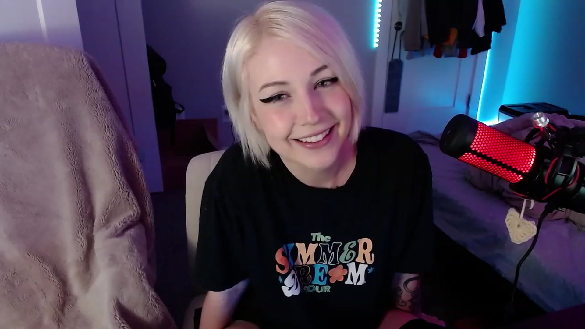 Gallery image thumbnail from cuteholly's myfreecams stream on, 11/03/2023, 04:42 image 16 of 20