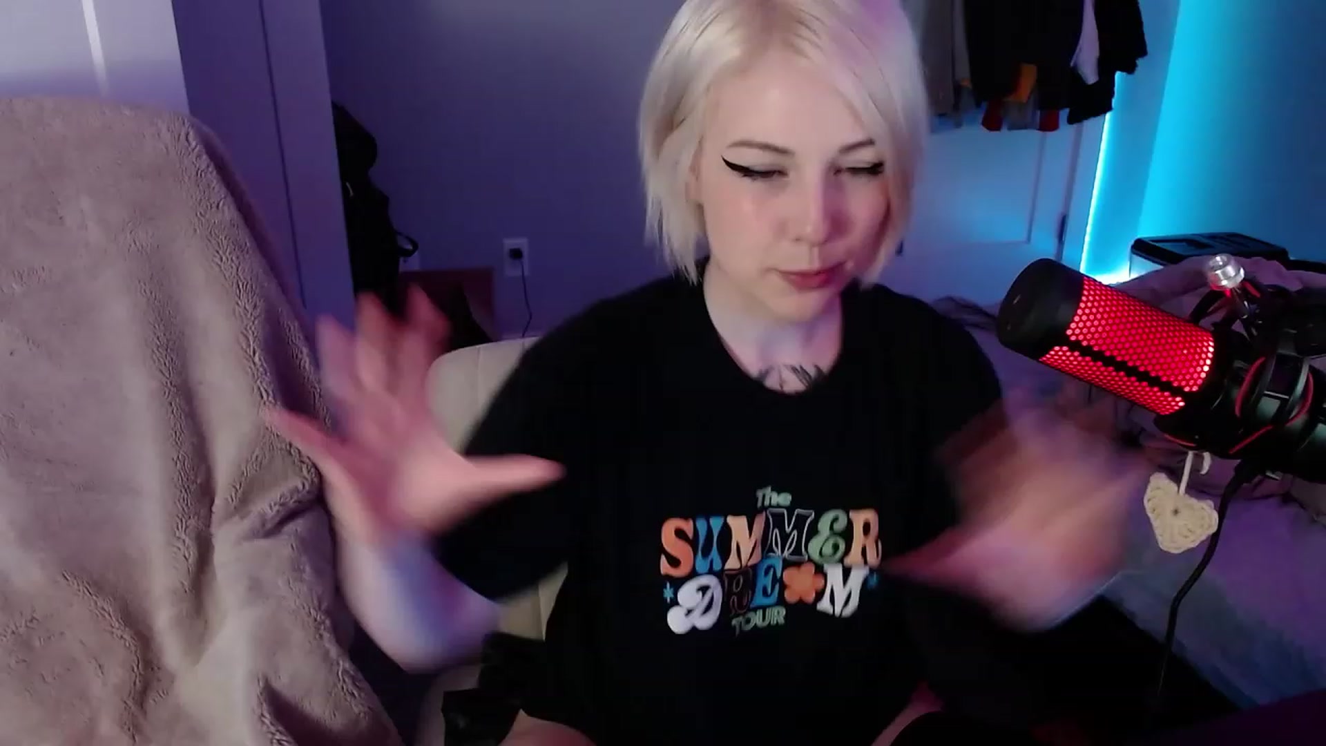 Gallery image thumbnail from cuteholly's myfreecams stream on, 11/03/2023, 04:42 image 18 of 20