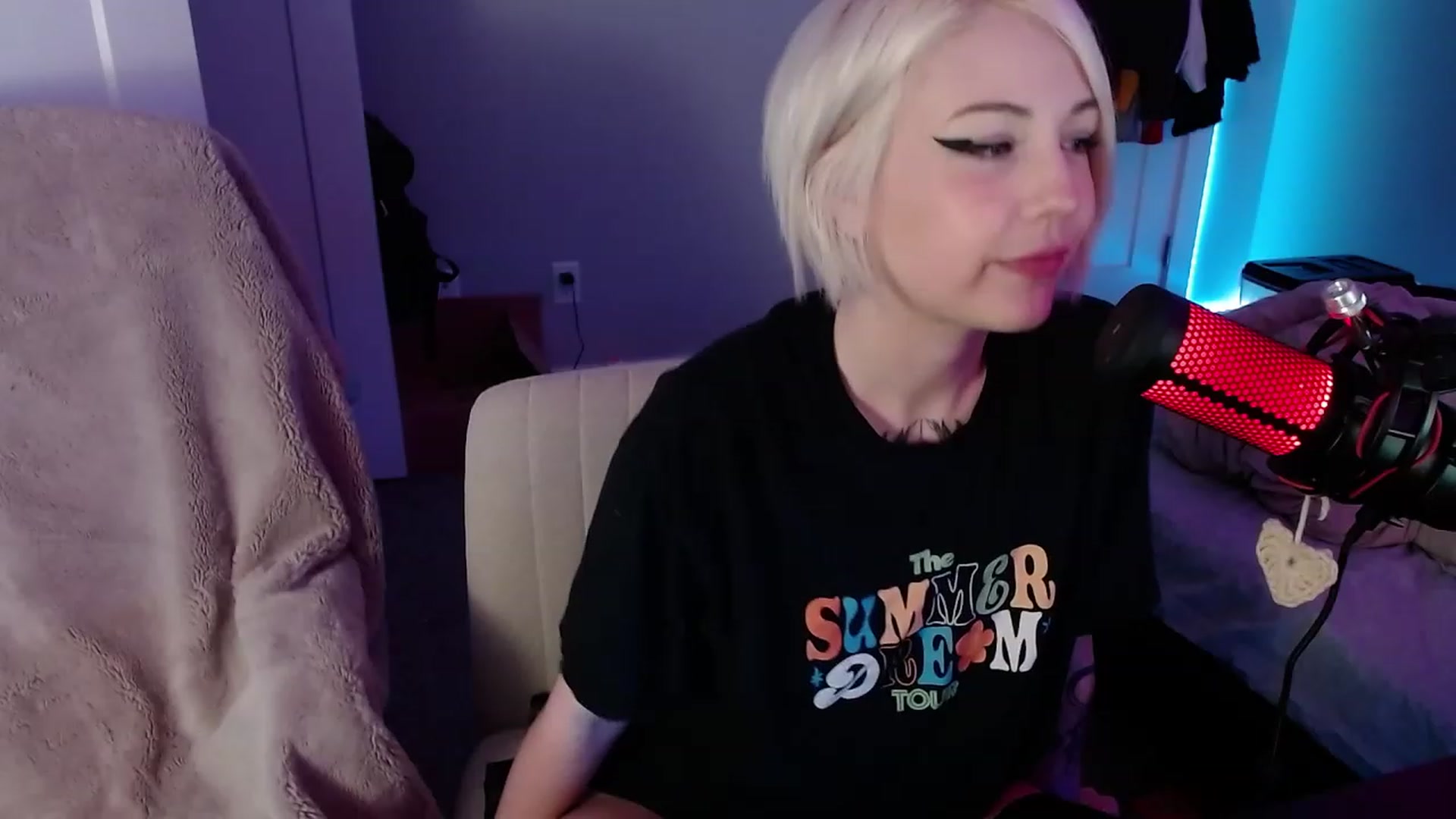 Gallery image thumbnail from cuteholly's myfreecams stream on, 11/03/2023, 04:42 image 17 of 20