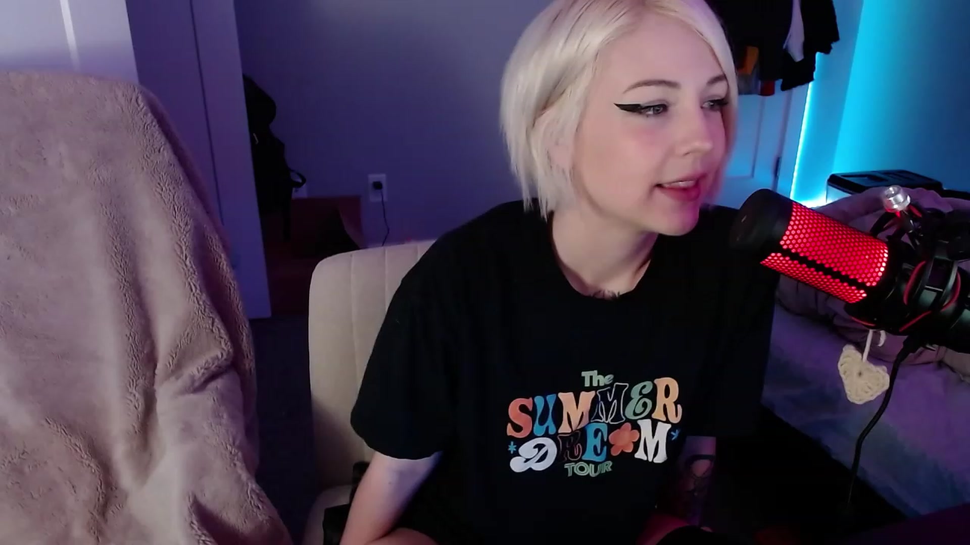 Gallery image thumbnail from cuteholly's myfreecams stream on, 11/03/2023, 04:42 image 14 of 20