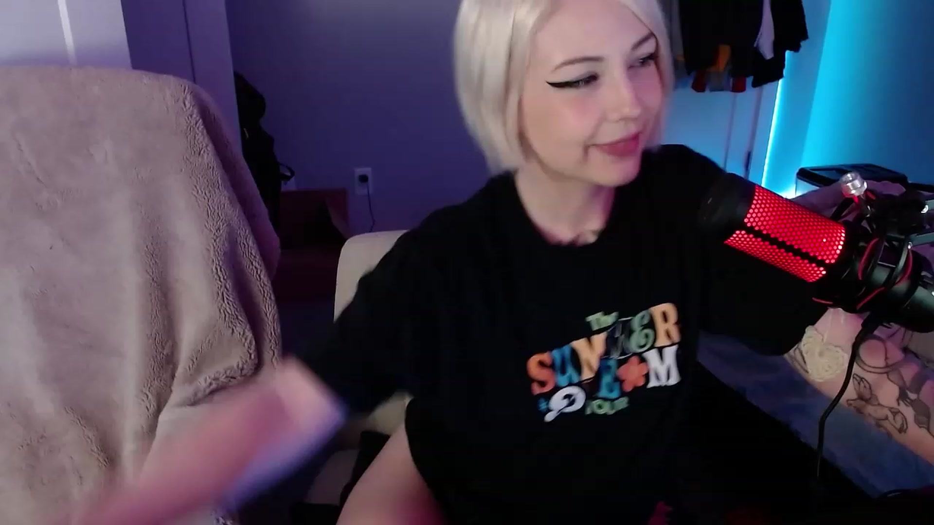 Gallery image thumbnail from cuteholly's myfreecams stream on, 11/03/2023, 04:42 image 5 of 20