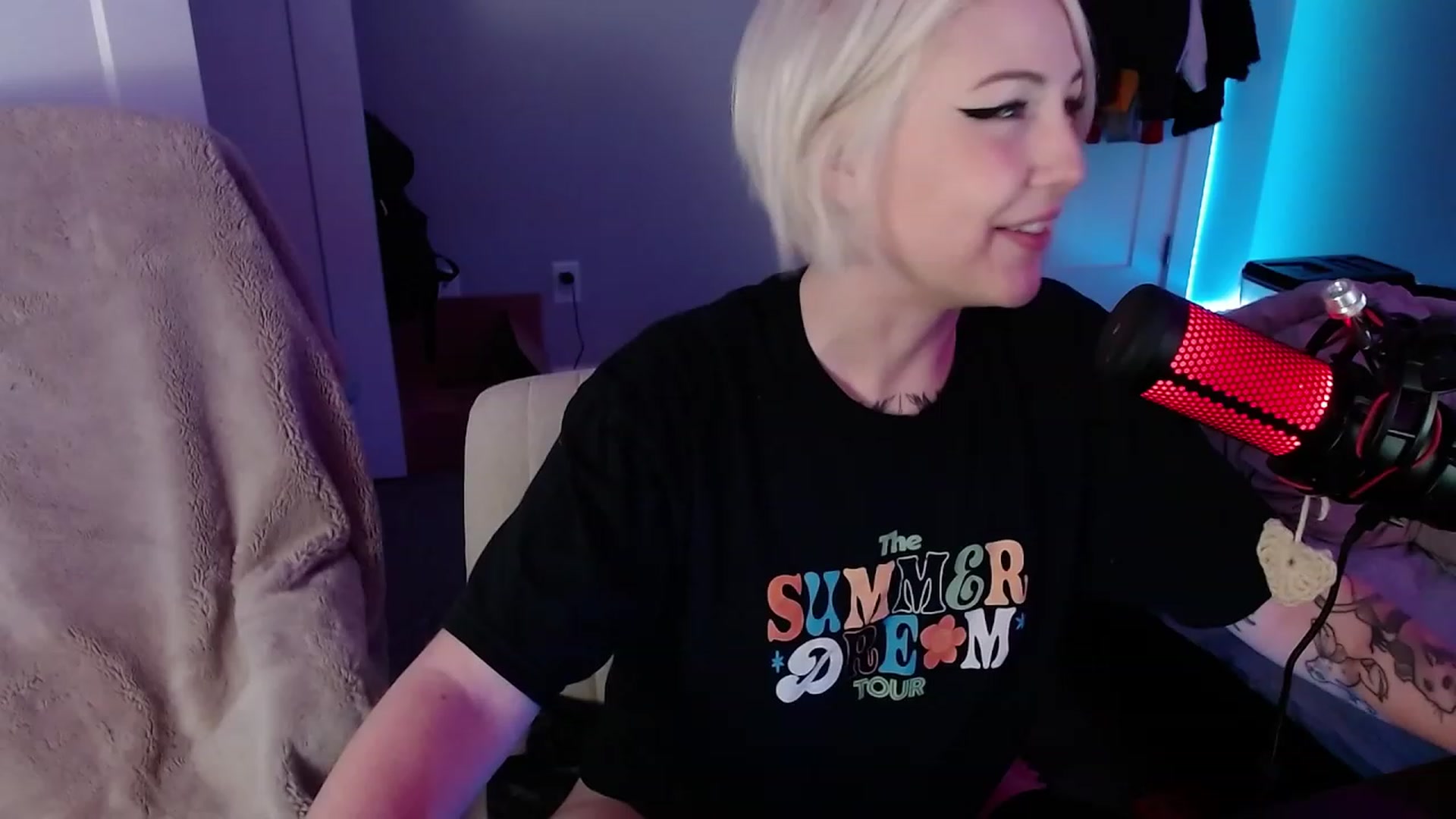 Gallery image thumbnail from cuteholly's myfreecams stream on, 11/03/2023, 04:42 image 19 of 20