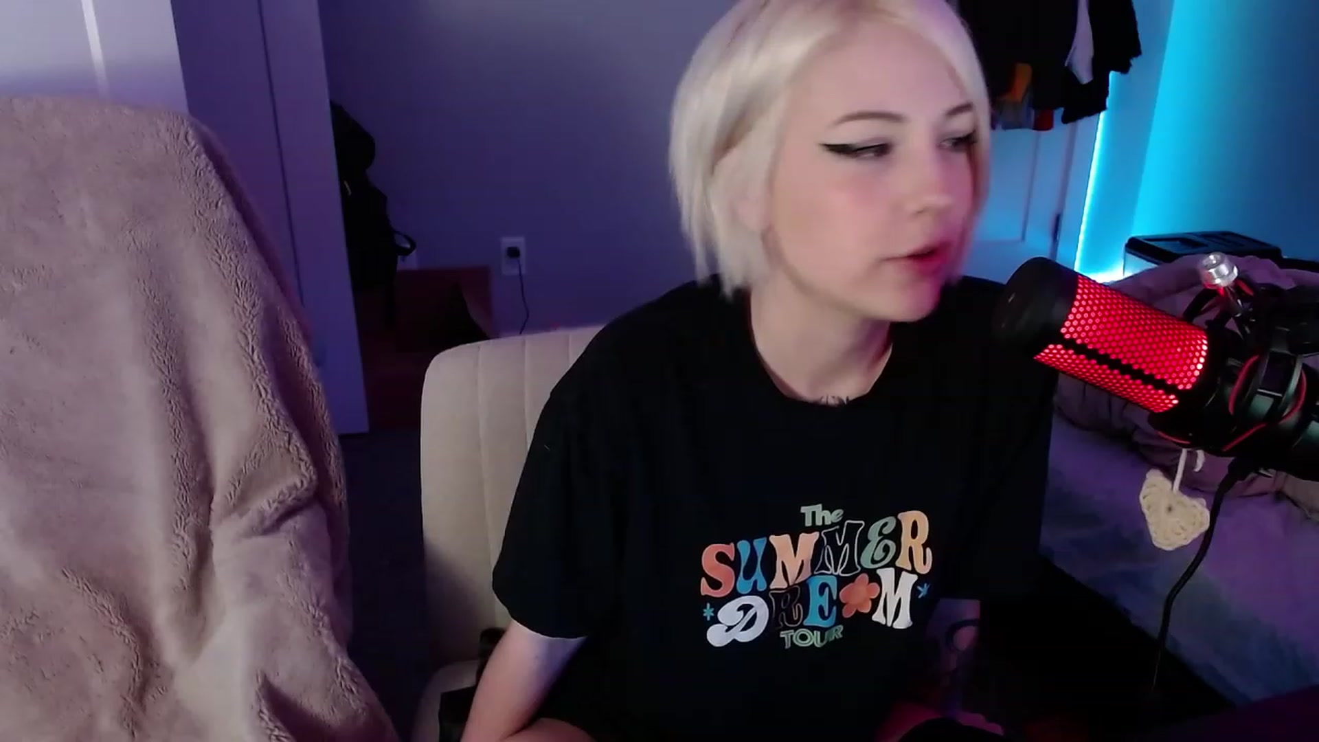 Gallery image thumbnail from cuteholly's myfreecams stream on, 11/03/2023, 04:42 image 15 of 20