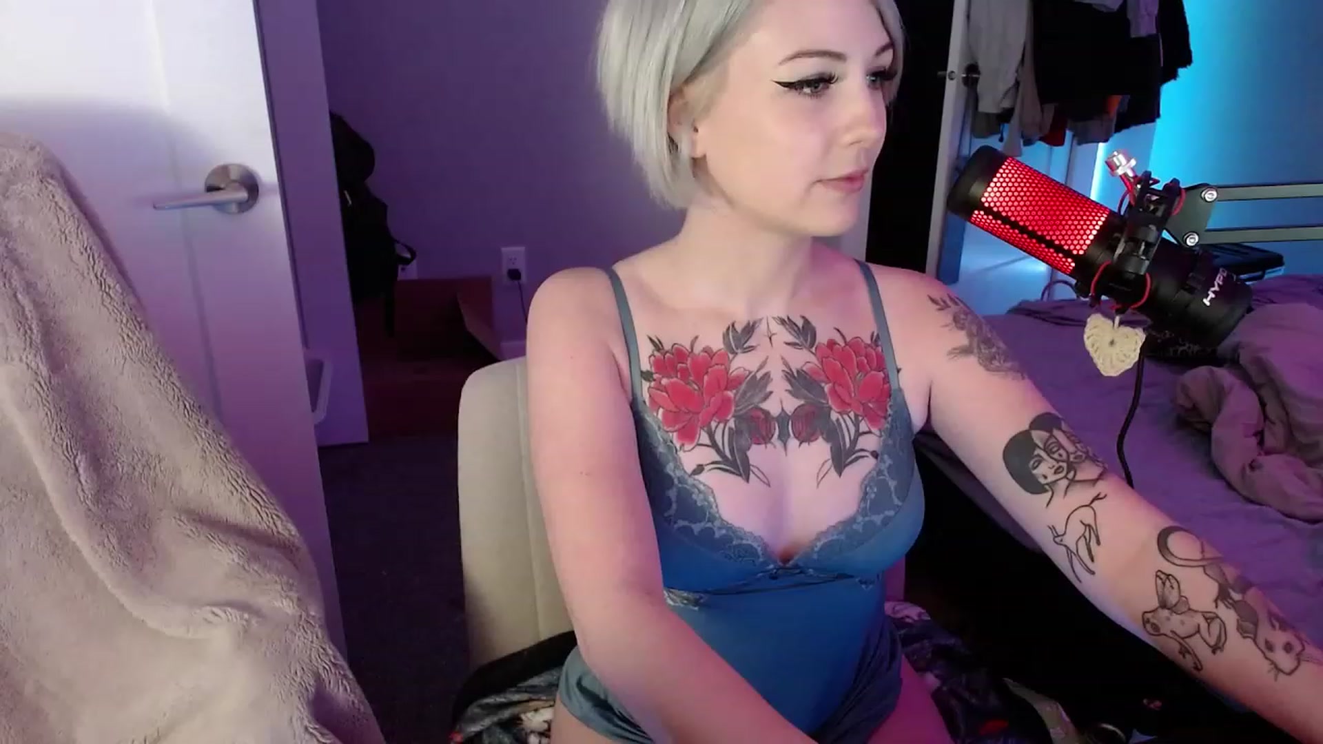 Gallery image thumbnail from cuteholly's myfreecams stream on, 11/06/2023, 09:19 image 14 of 20