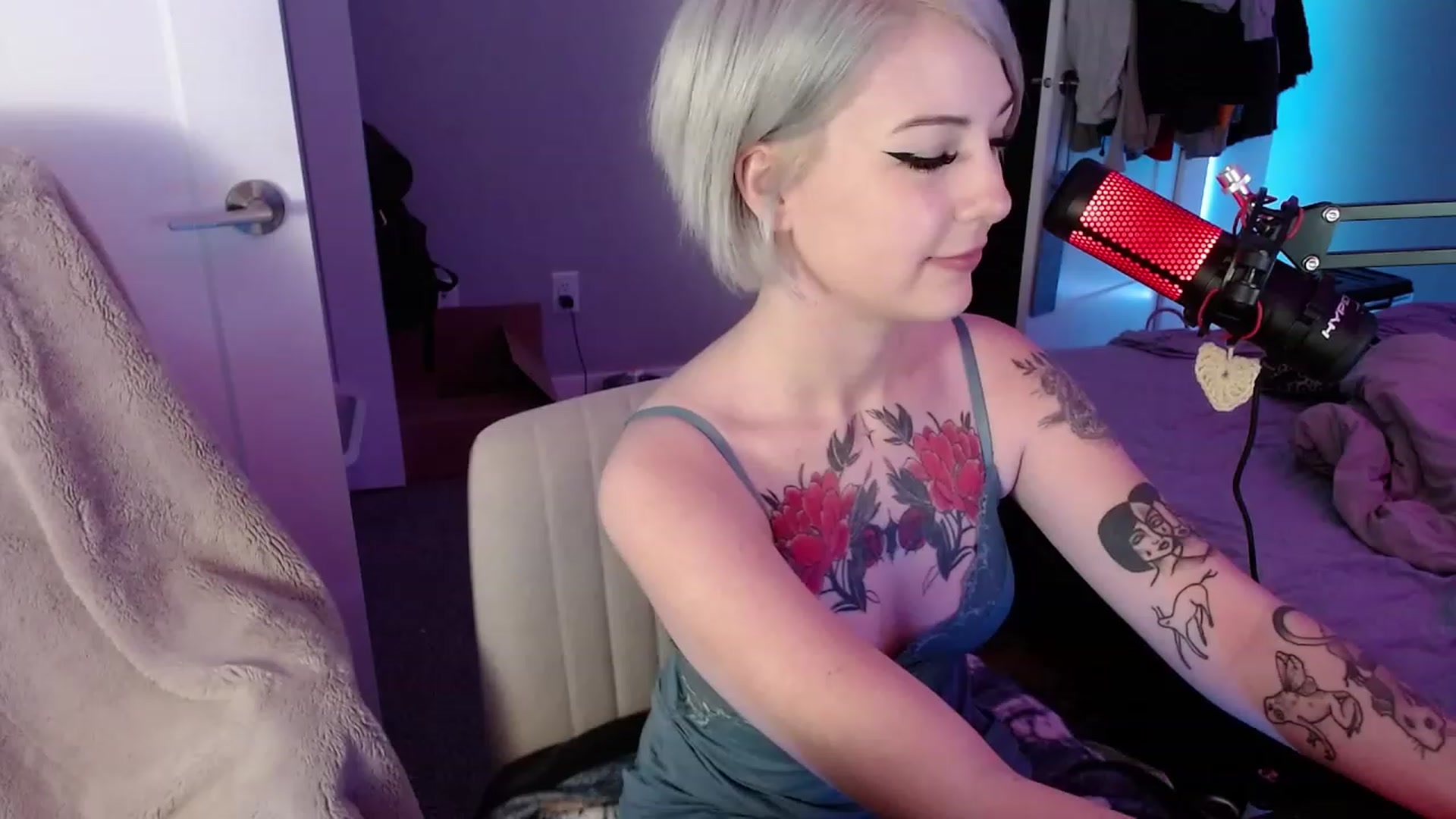 Gallery image thumbnail from cuteholly's myfreecams stream on, 11/06/2023, 09:19 image 13 of 20