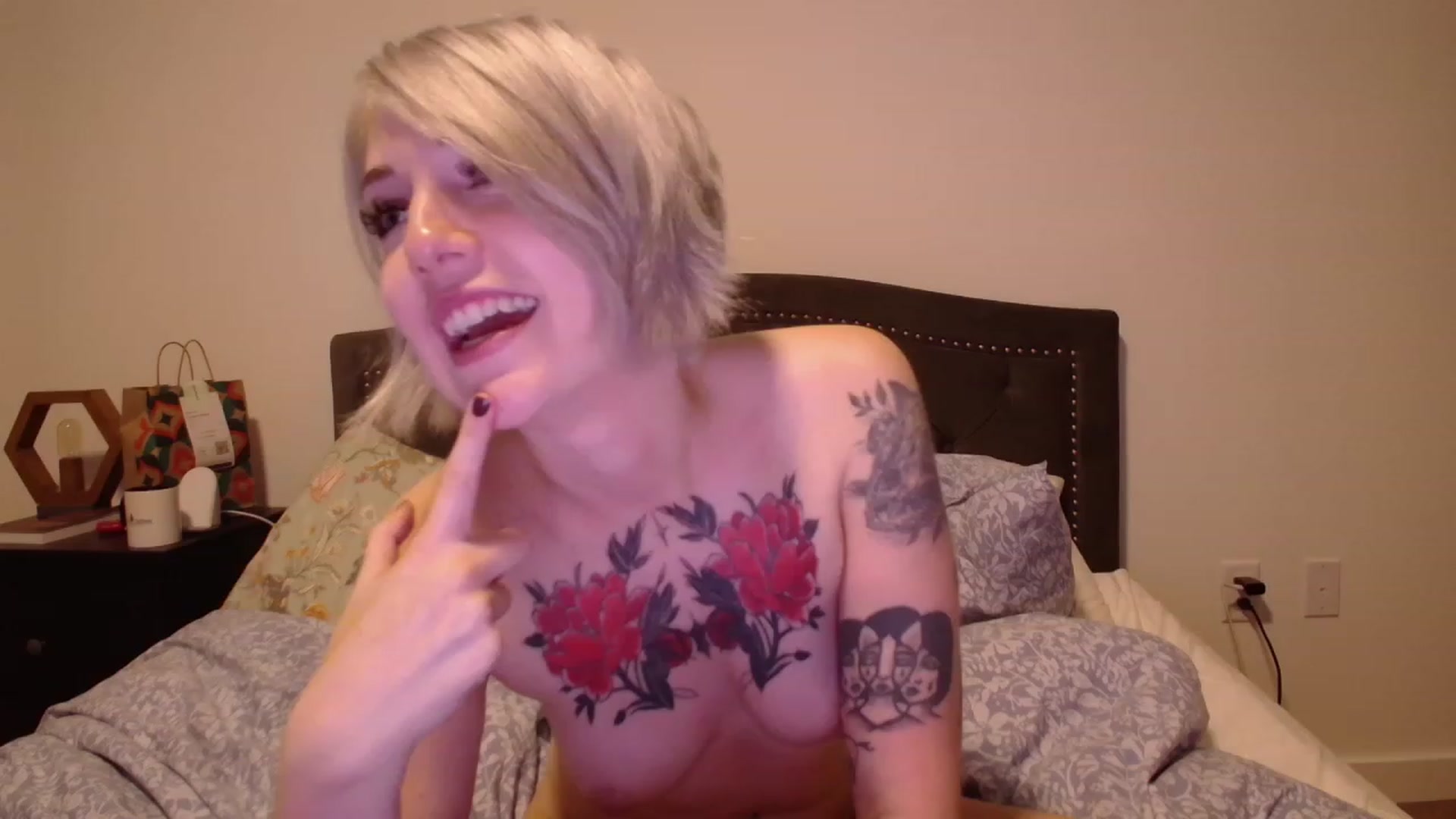 Gallery image thumbnail from cuteholly's myfreecams stream on, 11/09/2023, 01:03 image 8 of 20